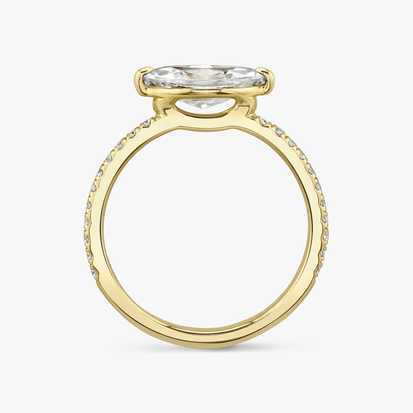 Bague de fiançailles Signature  | Marquise | 18k | Or jaune | bandAccent: Pavé | bandWidth: standard | diamondOrientation: horizontal | hiddenHalo: no | caratWeight: other