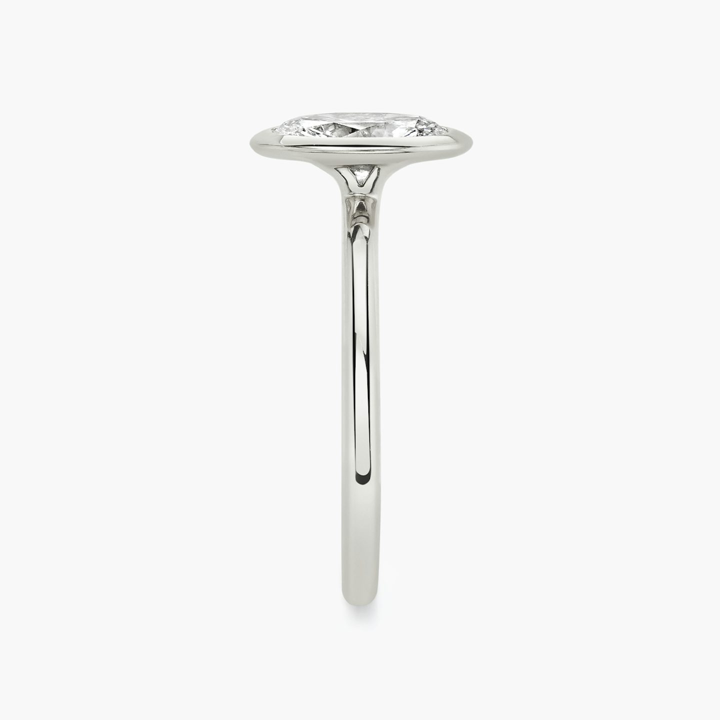 The Signature Bezel | Oval | 18k | White Gold | bandAccent: Plain | diamondOrientation: vertical | caratWeight: other