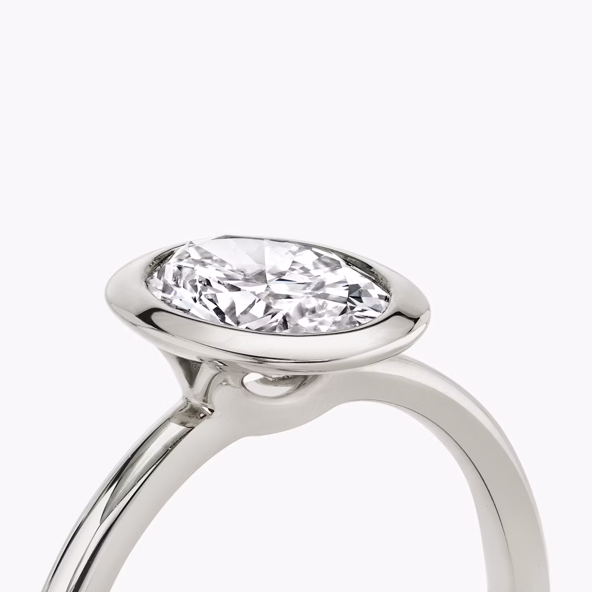 The Signature Bezel | Oval | 18k | White Gold | bandAccent: Plain | diamondOrientation: vertical | caratWeight: other