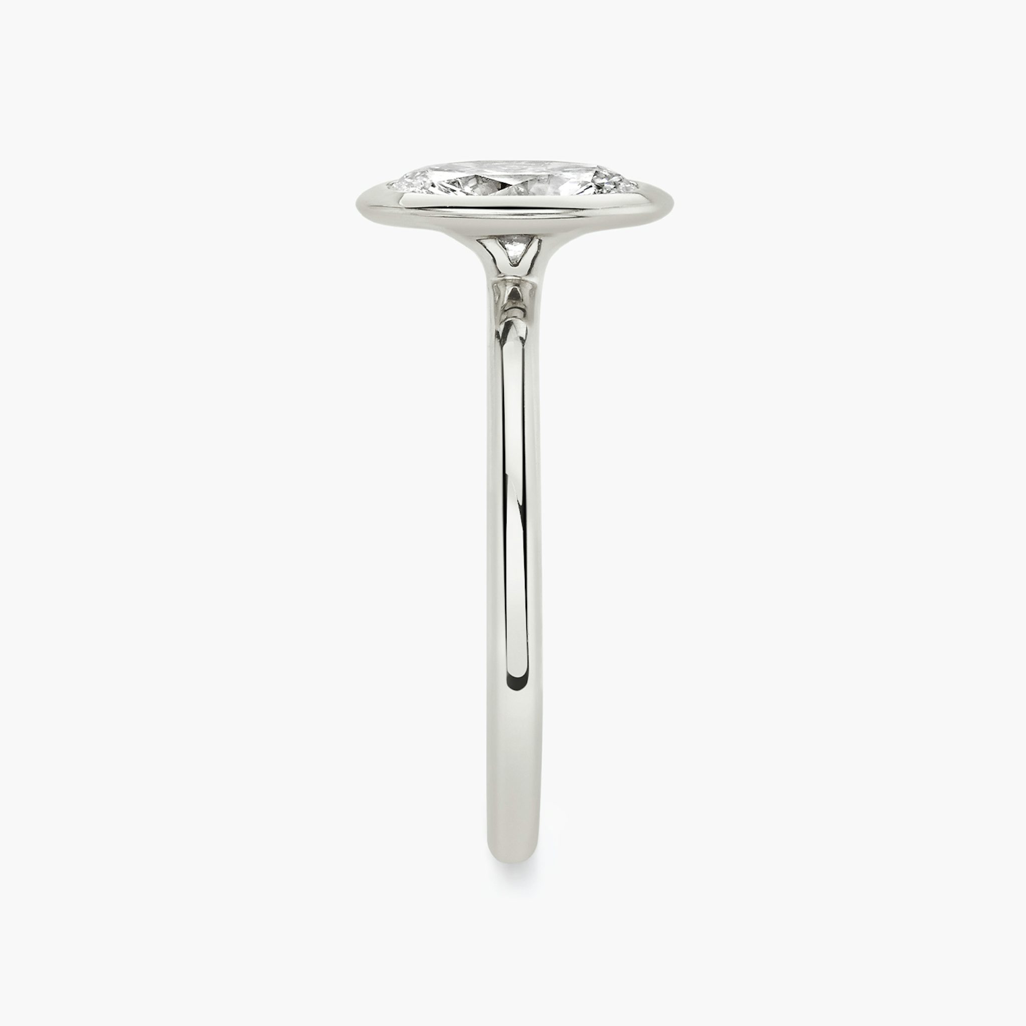 The Signature Bezel | Oval | Platinum | bandAccent: Plain | diamondOrientation: vertical | caratWeight: other