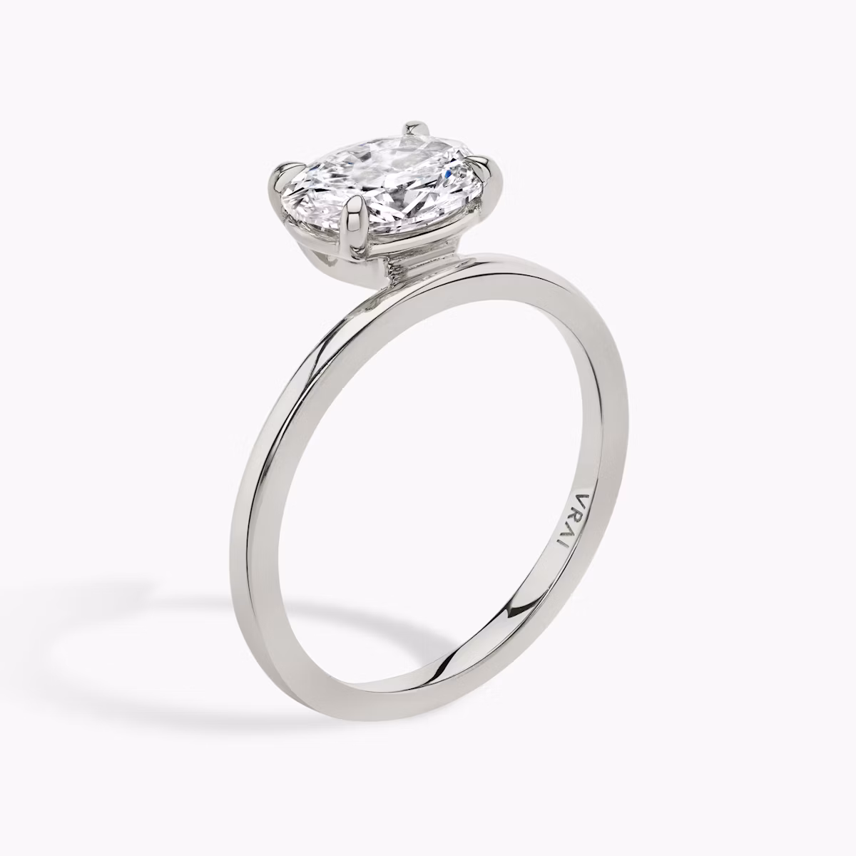 The Hover | Oval | 18k | White Gold | bandAccent: Plain | diamondOrientation: vertical | caratWeight: other