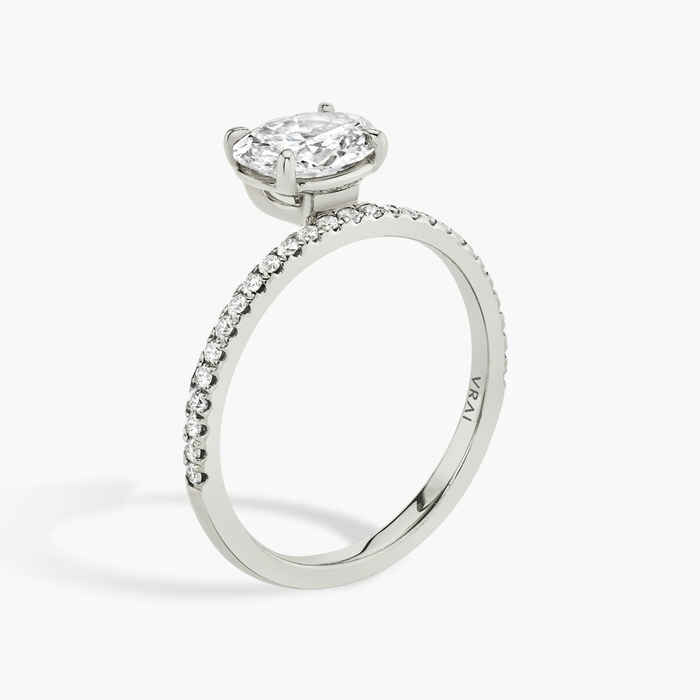 Bague de fiançailles Hover | Ovale | 18k | Or blanc | bandAccent: Pavé | diamondOrientation: vertical | caratWeight: other