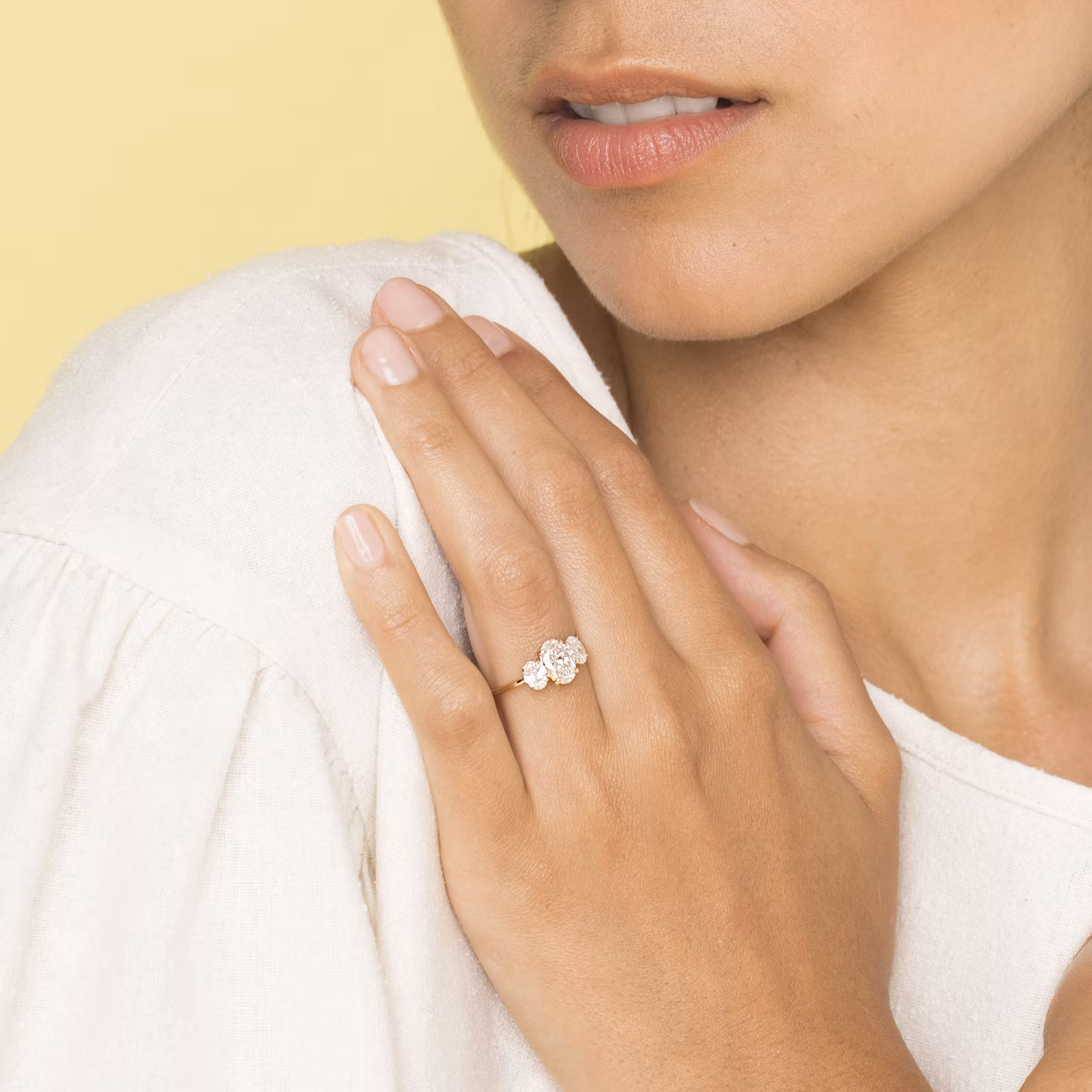 The Three Stone | Oval | 14k | Rose Gold | bandAccent: Plain | sideStoneCarat: 0.25ct | sideStoneShape: Oval | diamondOrientation: vertical | caratWeight: other