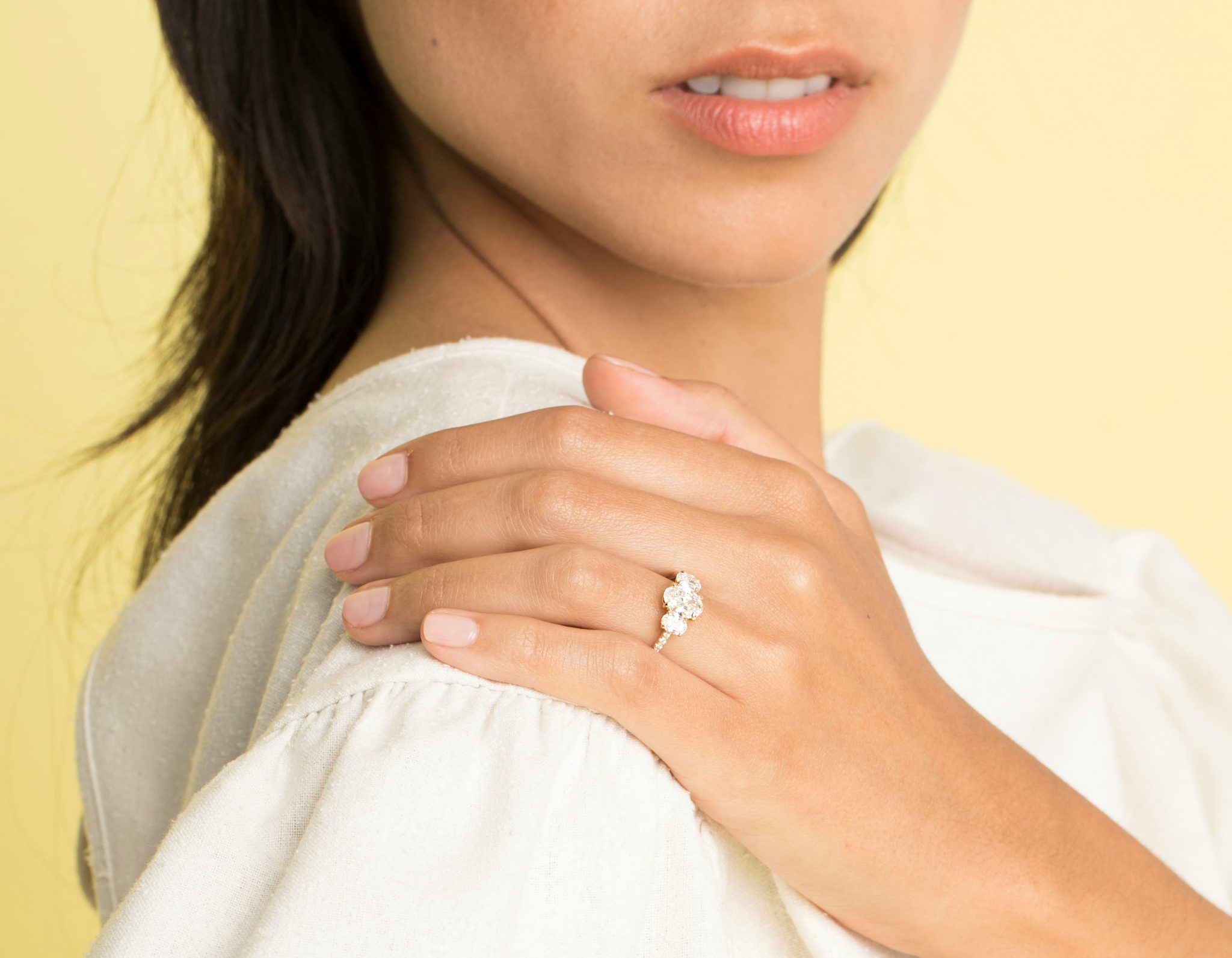 The Three Stone | Oval | 14k | Rose Gold | bandAccent: Pavé | sideStoneCarat: 0.25ct | sideStoneShape: Oval | diamondOrientation: vertical | caratWeight: other