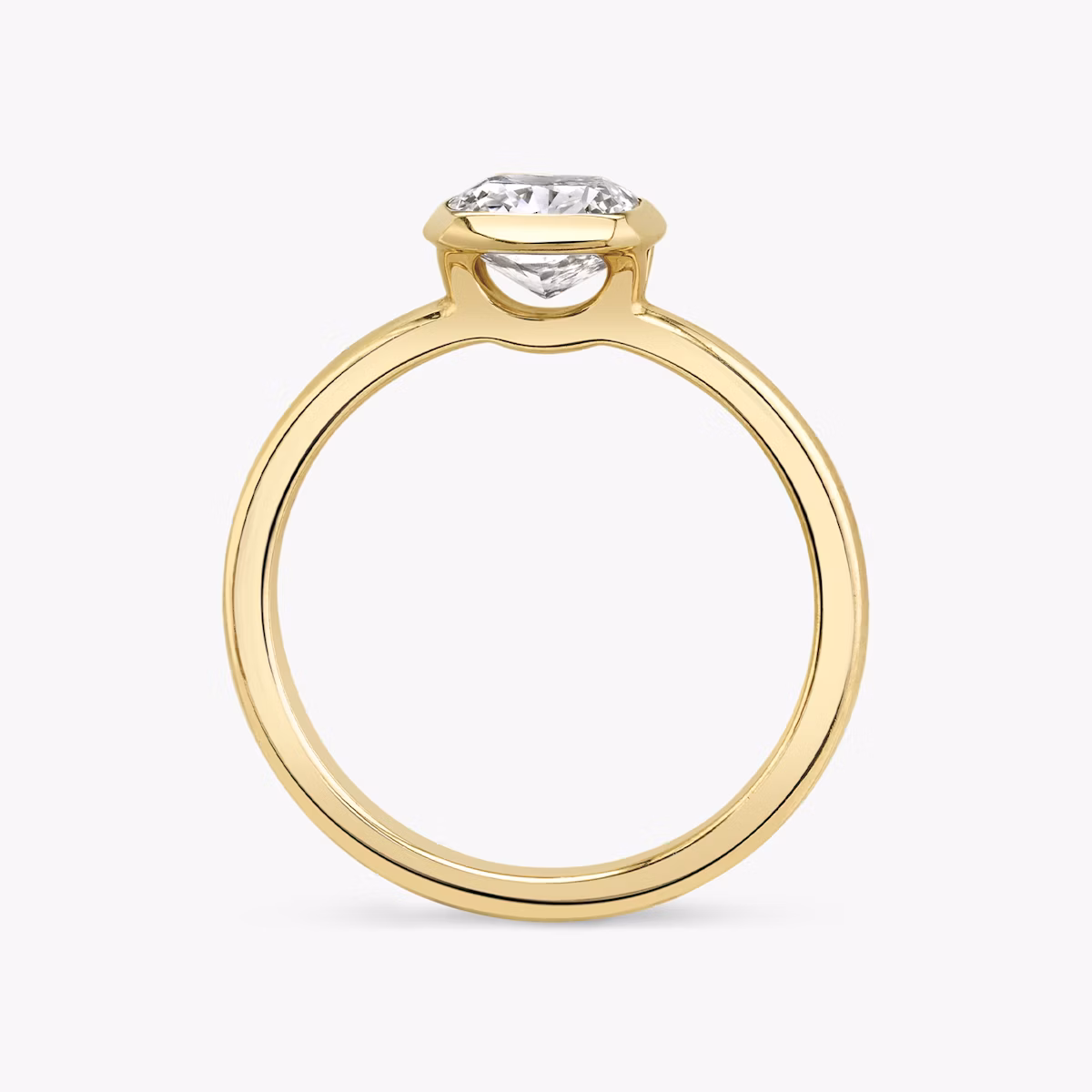 Anillo de compromiso Signature Bezel | Cojín | 18k | Oro amarillo | bandAccent: Simple | diamondOrientation: vertical | caratWeight: other