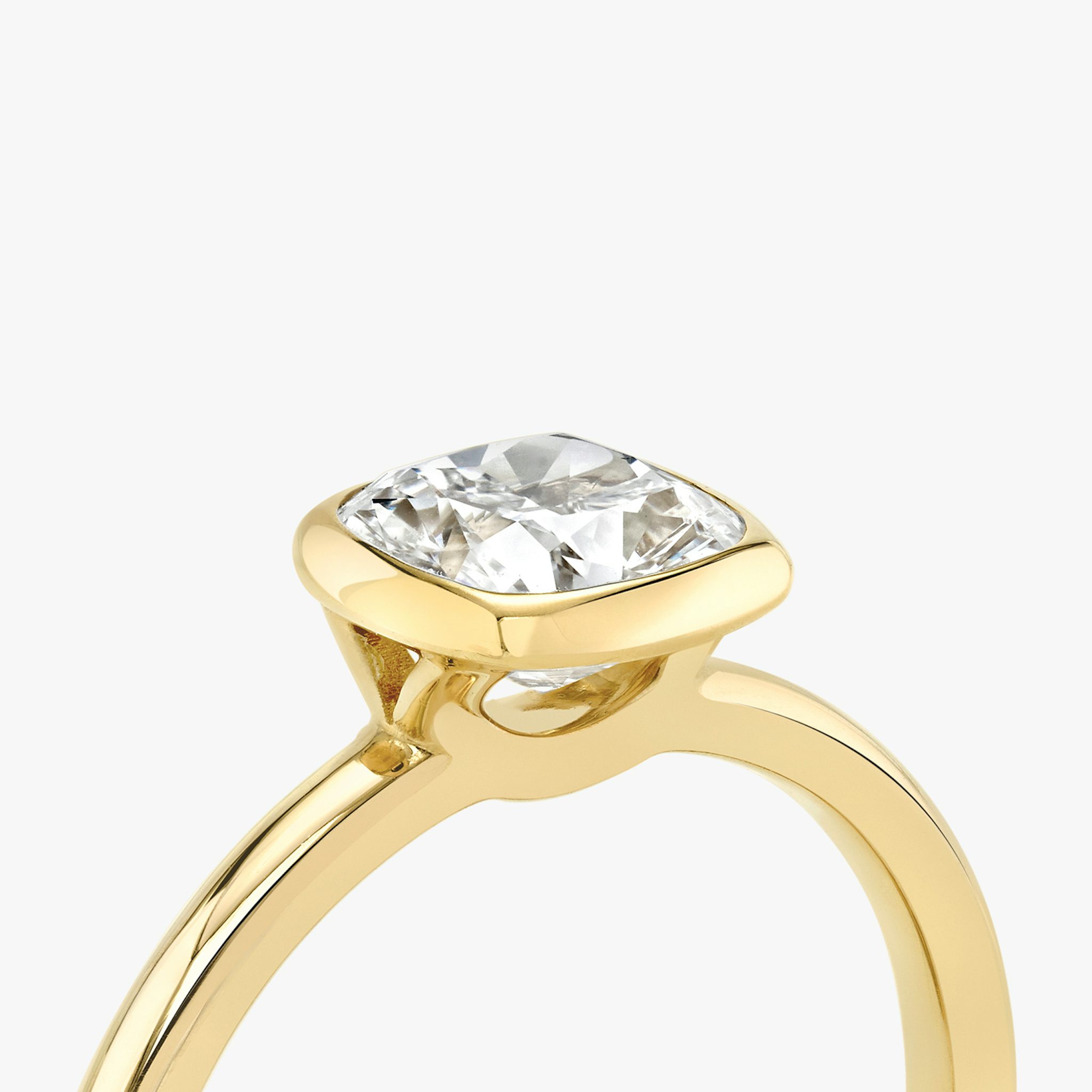 The Signature Bezel | Cushion | 18k | Yellow Gold | bandAccent: Plain | diamondOrientation: vertical | caratWeight: other
