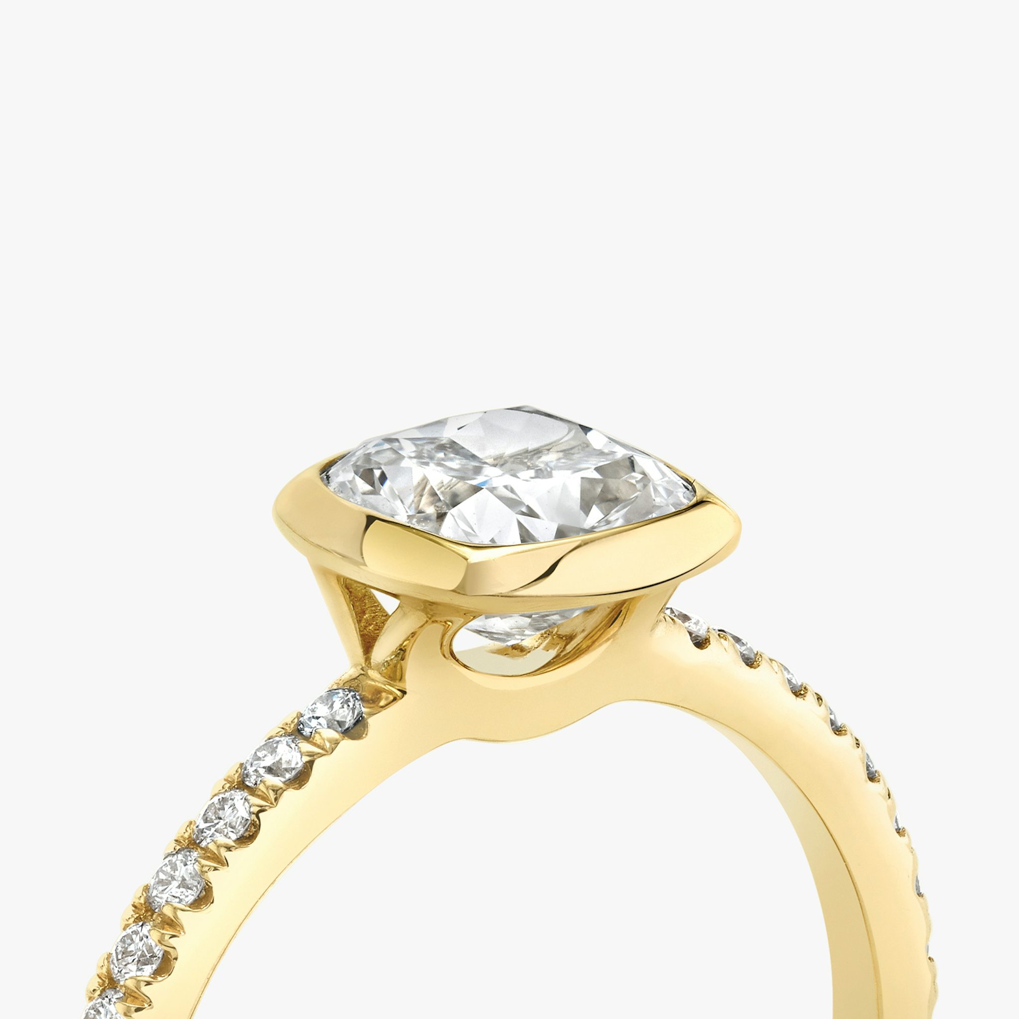 The Signature Bezel | Cushion | 18k | Yellow Gold | bandAccent: Pavé | diamondOrientation: vertical | caratWeight: other