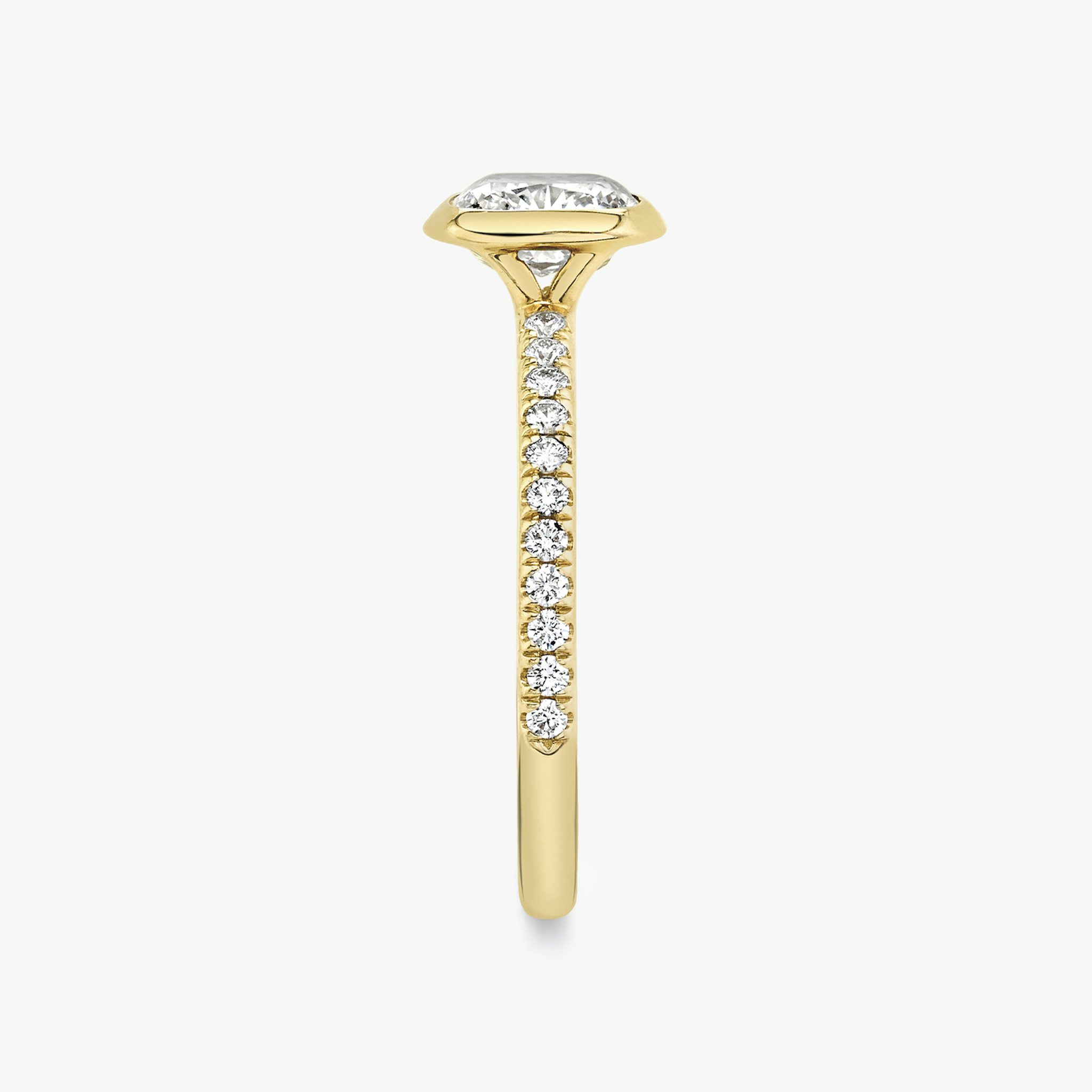 The Signature Bezel | Cushion | 18k | Yellow Gold | bandAccent: Pavé | diamondOrientation: vertical | caratWeight: other