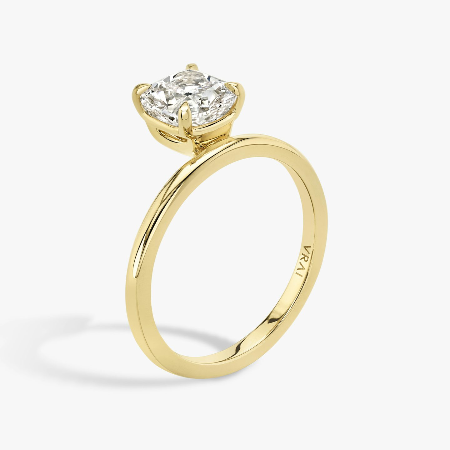 Anillo de compromiso Hover | Cojín | 18k | Oro amarillo | bandAccent: Simple | diamondOrientation: vertical | caratWeight: other