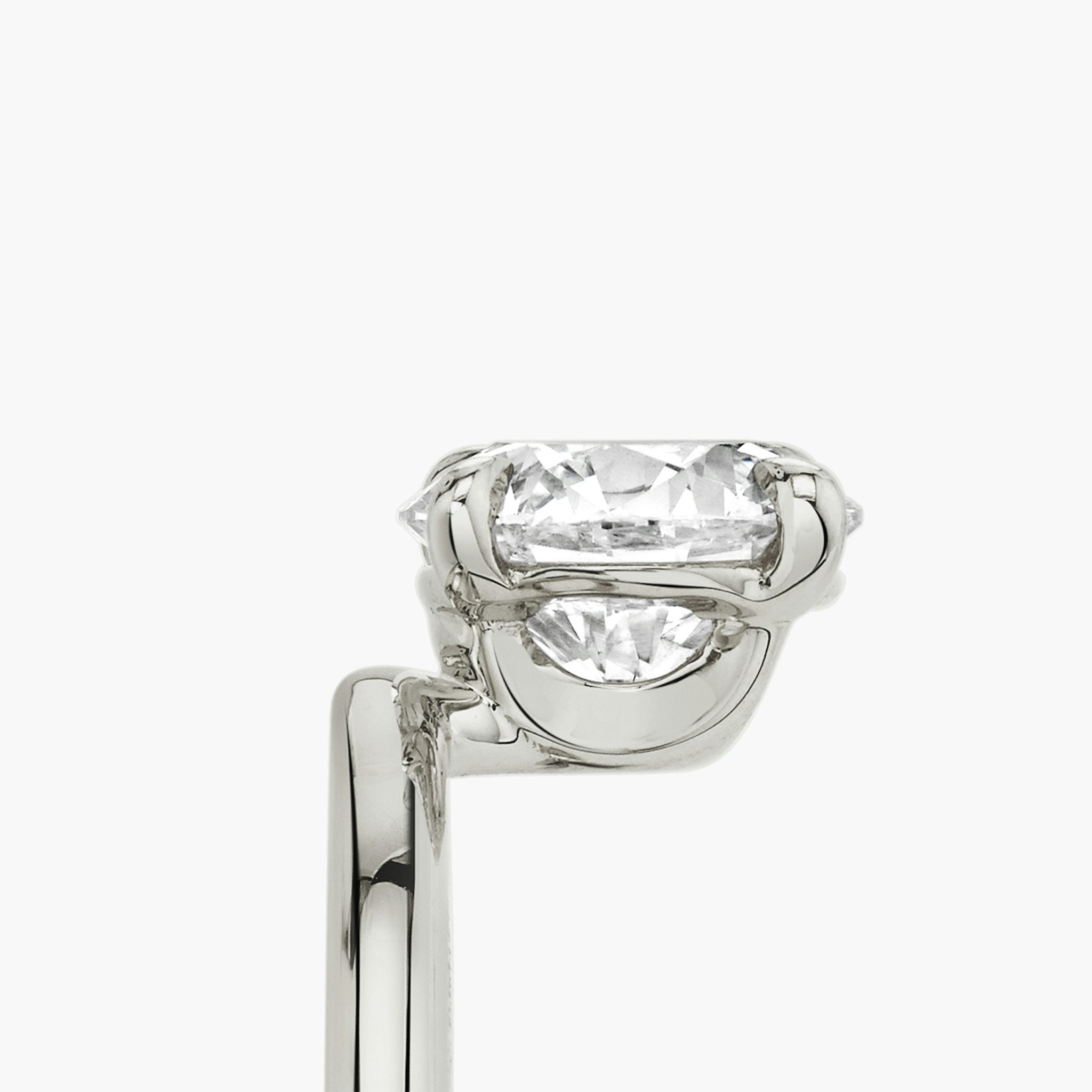 The Hover | Round Brilliant | Platinum | bandAccent: Plain | caratWeight: other | diamondOrientation: vertical