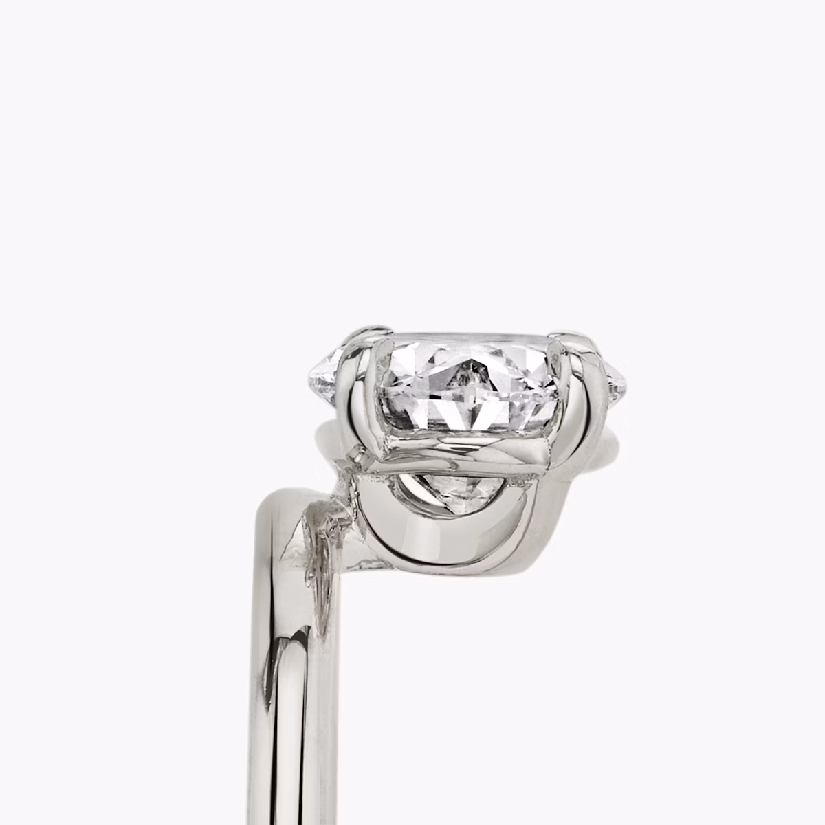 The Hover | Oval | 18k | White Gold | bandAccent: Plain | diamondOrientation: vertical | caratWeight: other