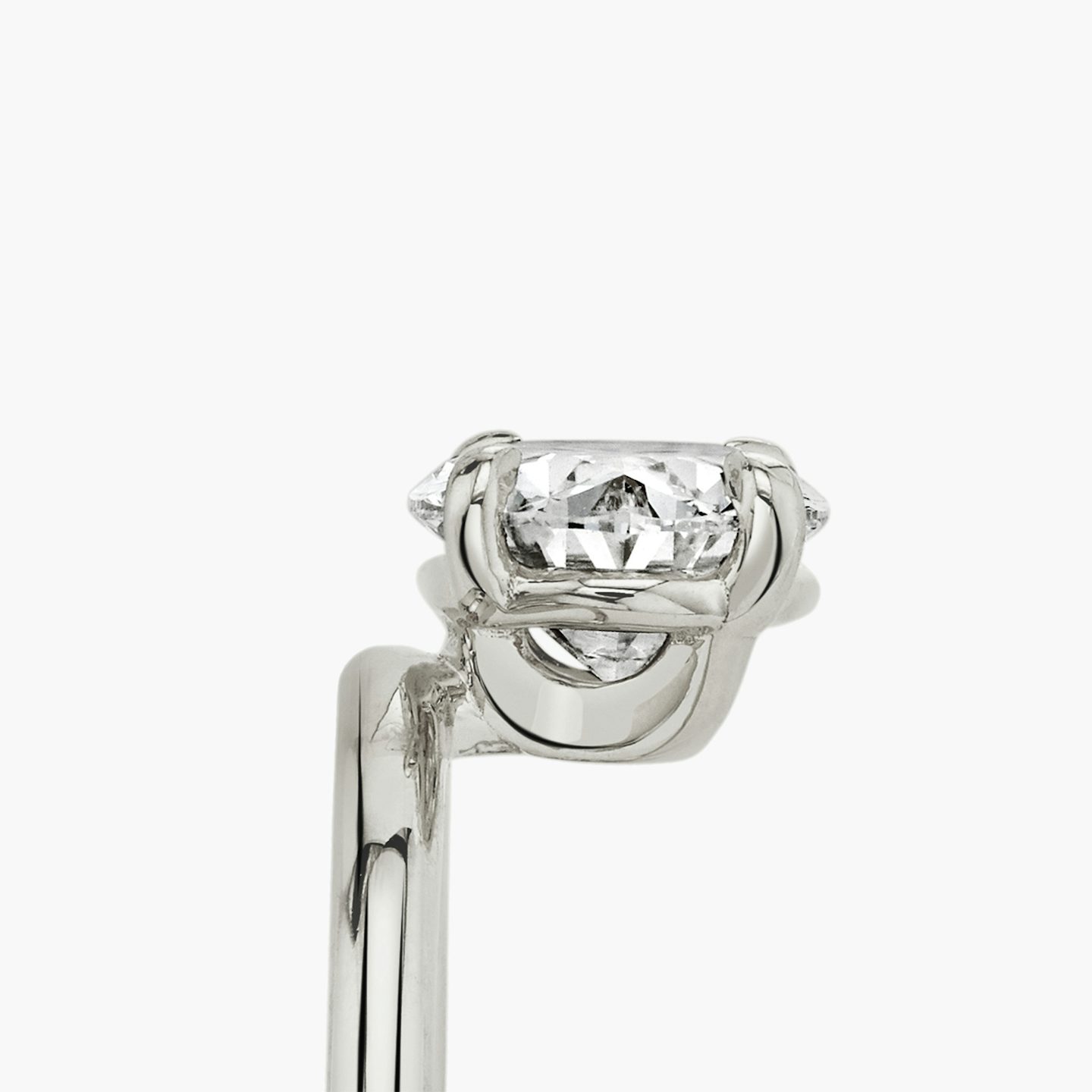 The Hover | Oval | Platinum | bandAccent: Plain | diamondOrientation: vertical | caratWeight: other