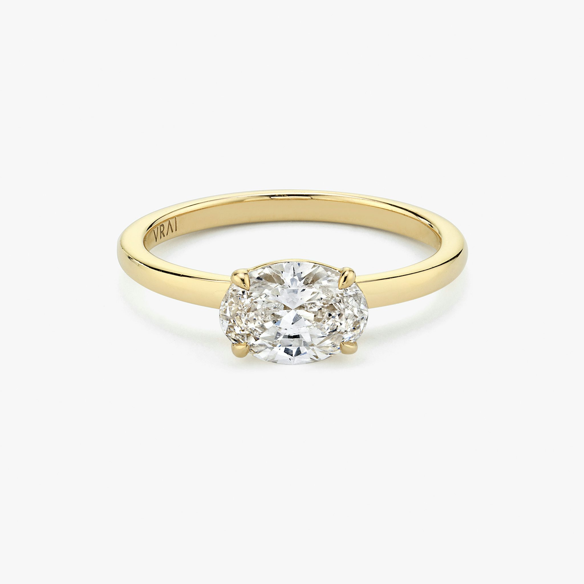 The Signature | Oval | 18k | Yellow Gold | bandAccent: Plain | bandWidth: standard | diamondOrientation: horizontal | hiddenHalo: no | caratWeight: other