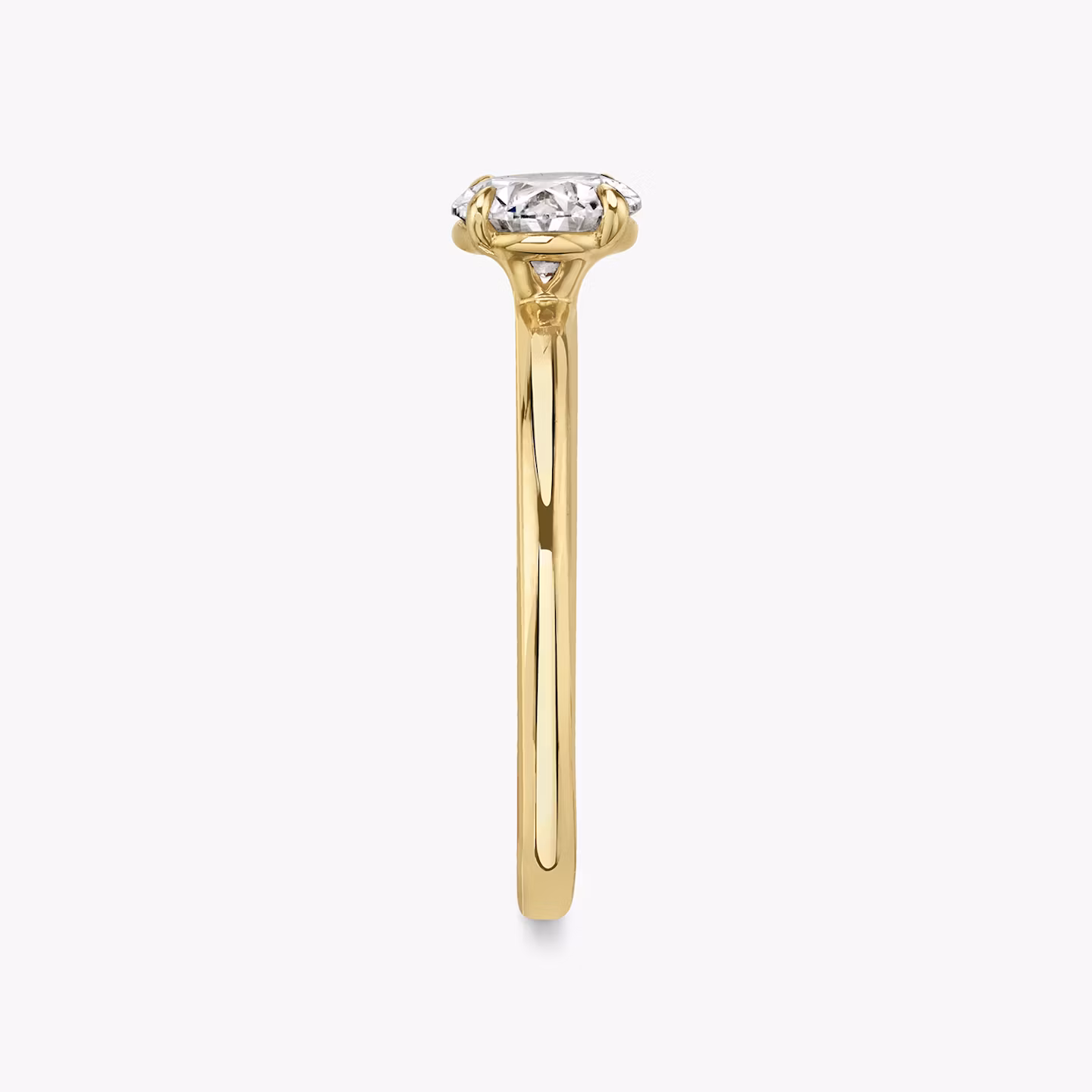 Anillo de compromiso Signature | Oval | 18k | Oro amarillo | bandAccent: Simple | bandWidth: standard | diamondOrientation: horizontal | hiddenHalo: no | caratWeight: other