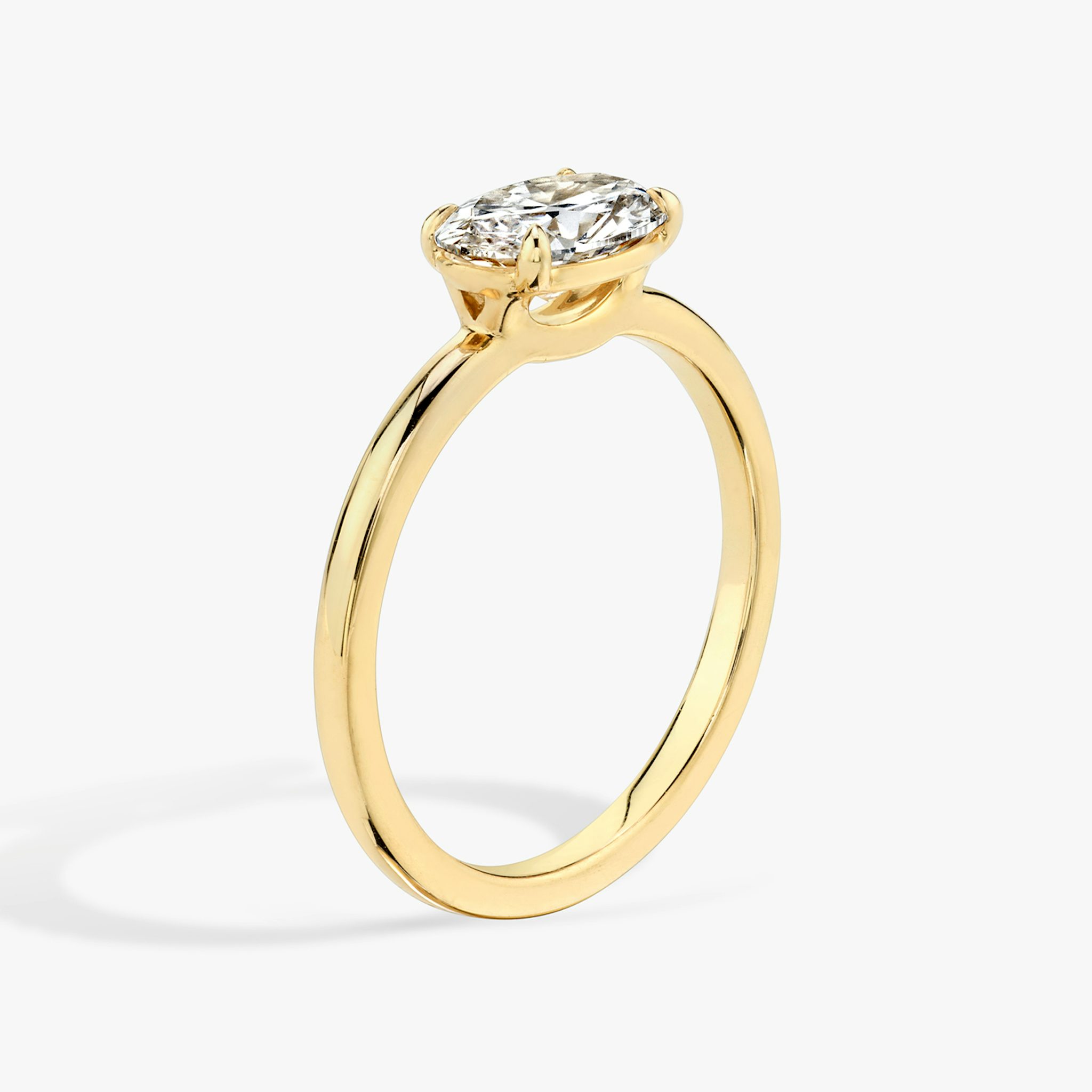 The Signature | Oval | 18k | Yellow Gold | bandAccent: Plain | bandWidth: standard | diamondOrientation: horizontal | hiddenHalo: no | caratWeight: other