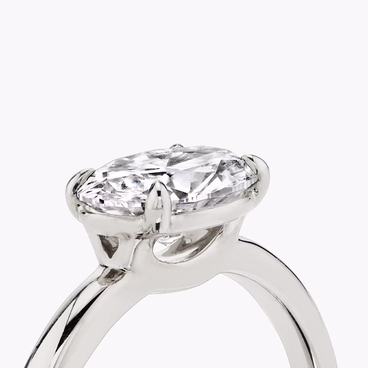 The Signature | Oval | Platinum | bandAccent: Plain | bandWidth: standard | diamondOrientation: horizontal | hiddenHalo: no | caratWeight: other