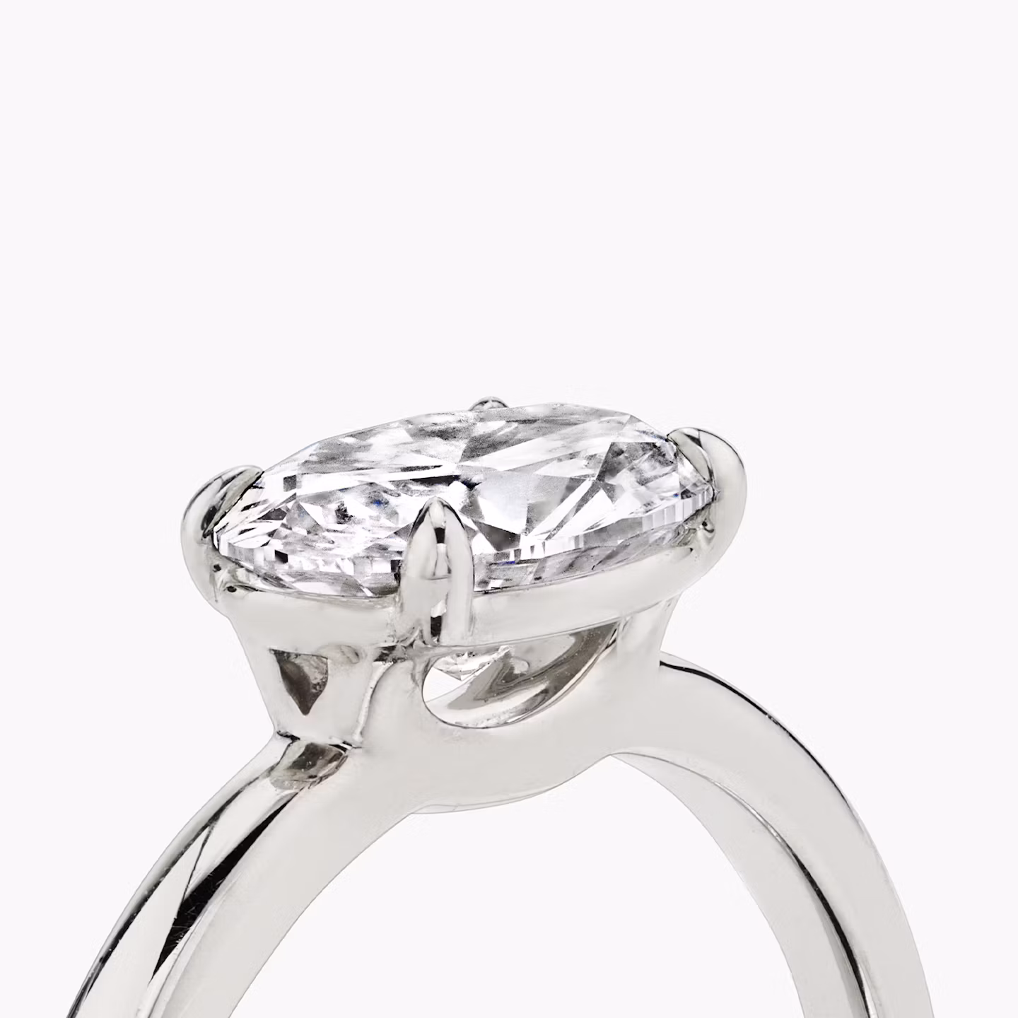 The Signature | Oval | 18k | White Gold | bandAccent: Plain | bandWidth: standard | diamondOrientation: horizontal | hiddenHalo: no | caratWeight: other