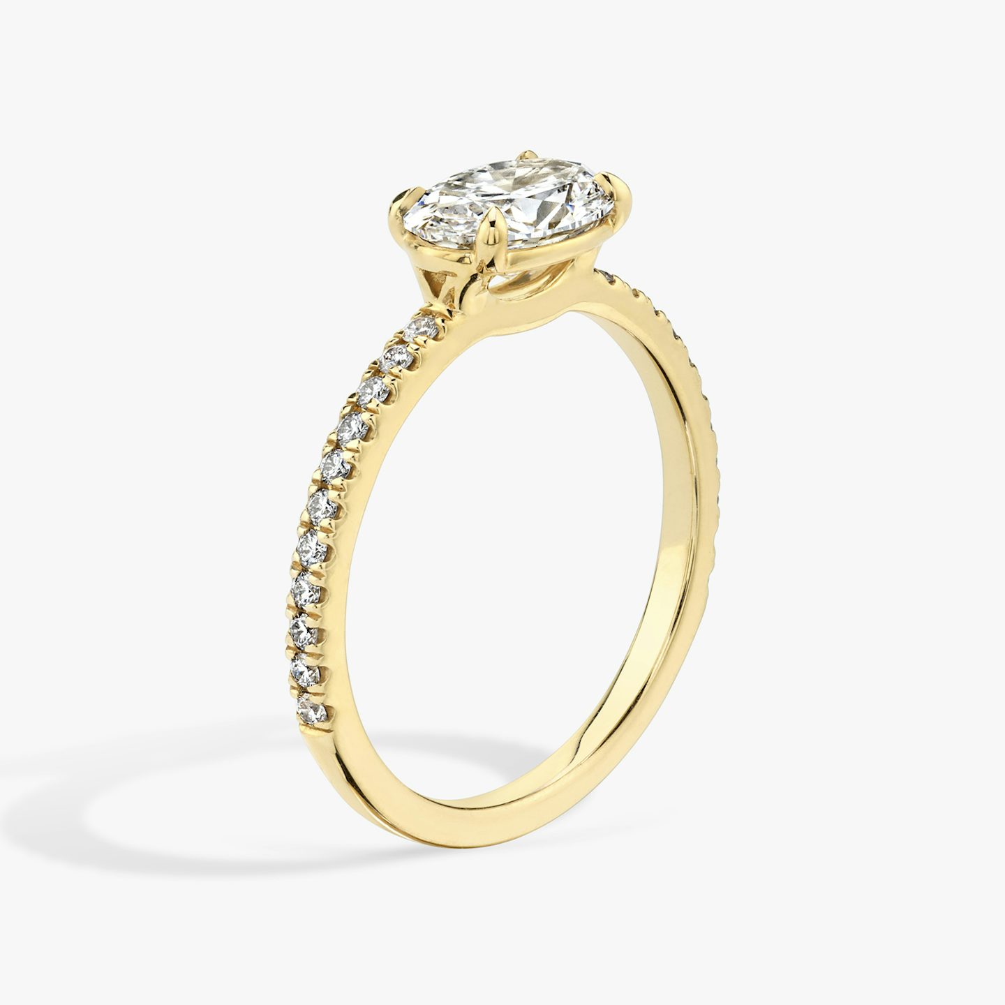 The Signature | Oval | 18k | Yellow Gold | bandAccent: Pavé | bandWidth: standard | diamondOrientation: horizontal | hiddenHalo: no | caratWeight: other