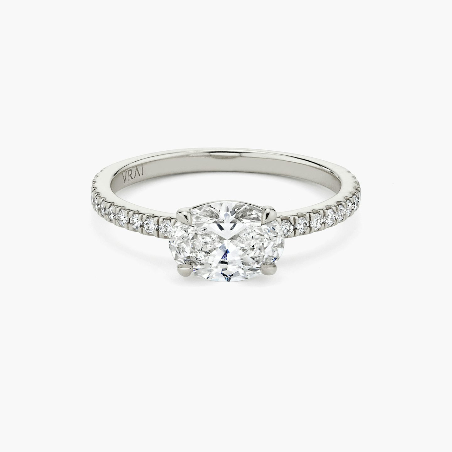 Signature | Oval | 18k | Weißgold | bandAccent: Mit Pavé-Besatz | bandWidth: standard | diamondOrientation: horizontal | hiddenHalo: no | caratWeight: other