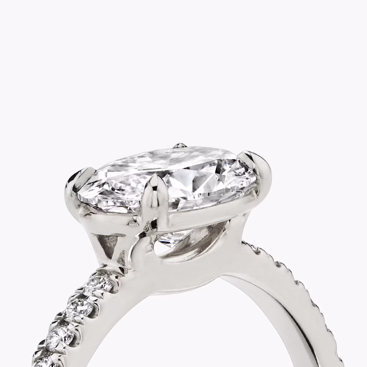 The Signature | Oval | 18k | White Gold | bandAccent: Pavé | bandWidth: standard | diamondOrientation: horizontal | hiddenHalo: no | caratWeight: other