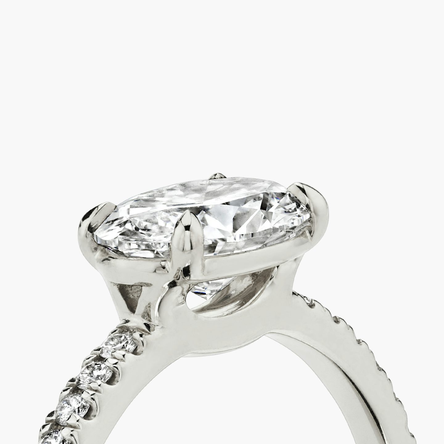 Signature | Oval | 18k | Weißgold | bandAccent: Mit Pavé-Besatz | bandWidth: standard | diamondOrientation: horizontal | hiddenHalo: no | caratWeight: other