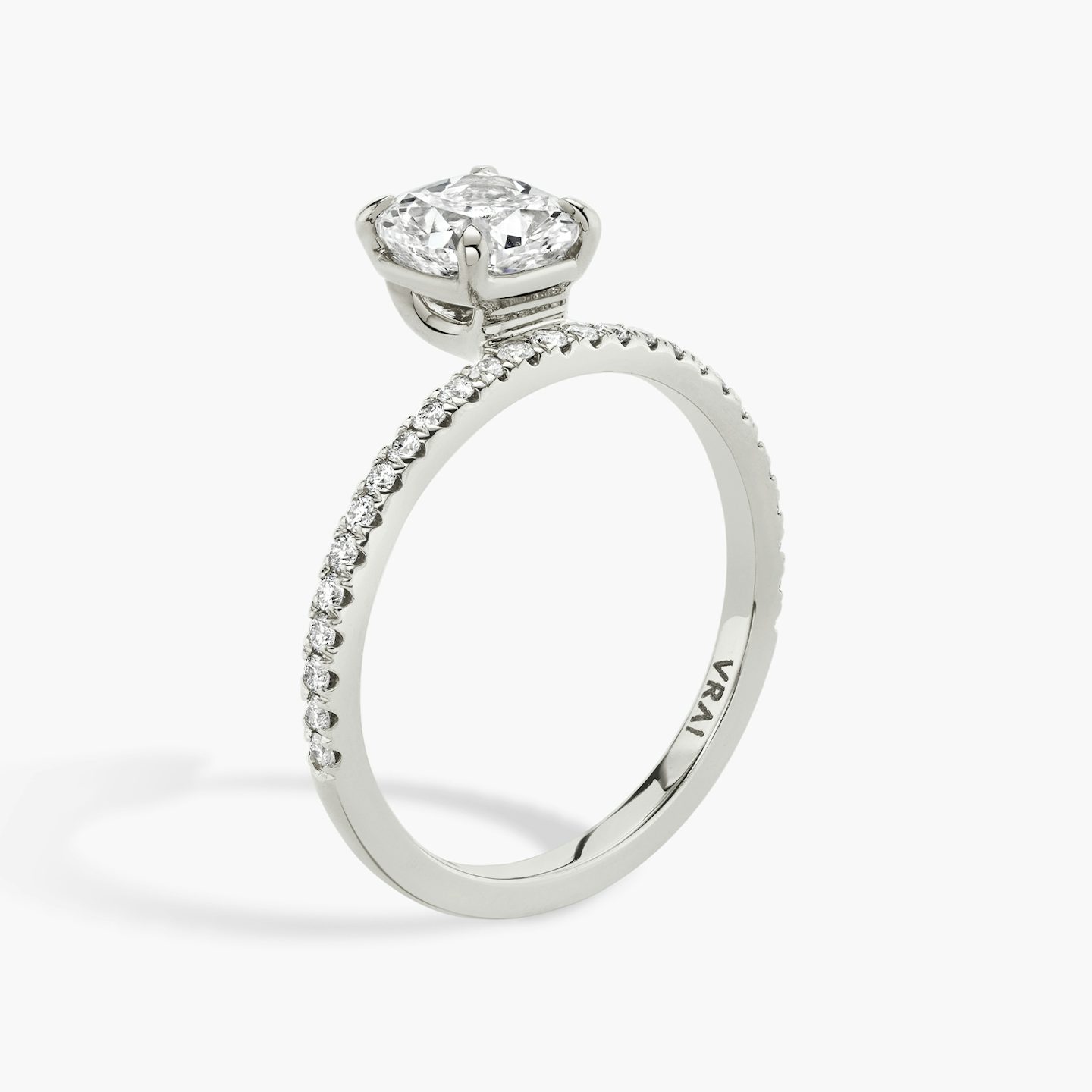 Anillo de compromiso Hover | Cojín | 18k | Oro blanco | bandAccent: Pavé | diamondOrientation: vertical | caratWeight: other