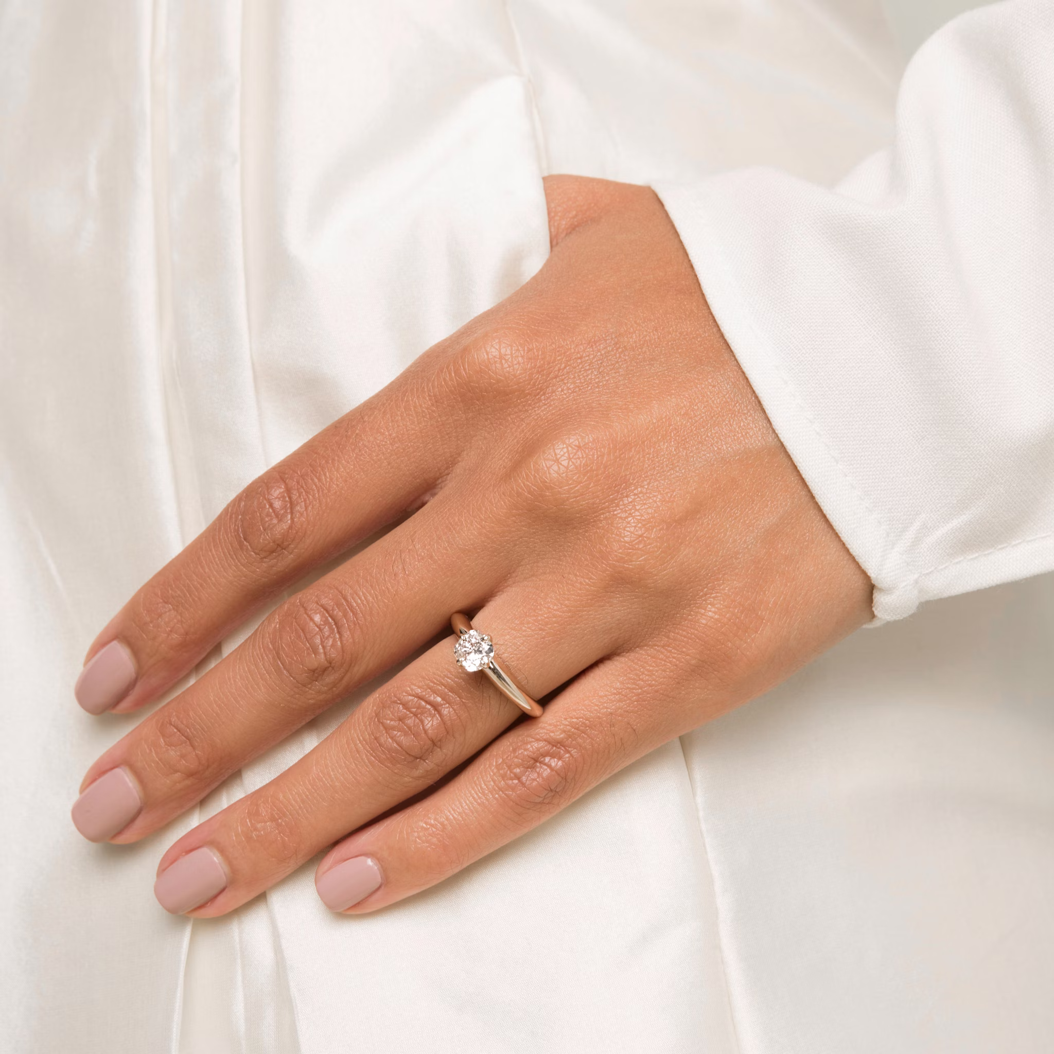 The Curator | Cushion | 18k | White Gold | bandAccent: Plain | diamondOrientation: vertical | caratWeight: other