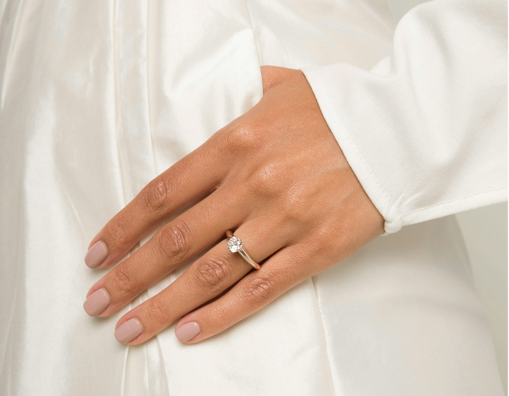 The Curator | Cushion | 18k | White Gold | bandAccent: Plain | diamondOrientation: vertical | caratWeight: other