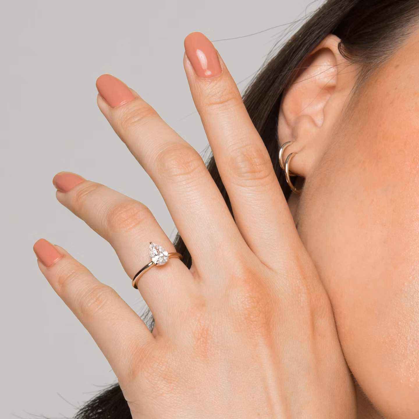 The Signature | Pear | Platinum | bandAccent: Plain | bandWidth: standard | hiddenHalo: no | diamondOrientation: vertical | caratWeight: other