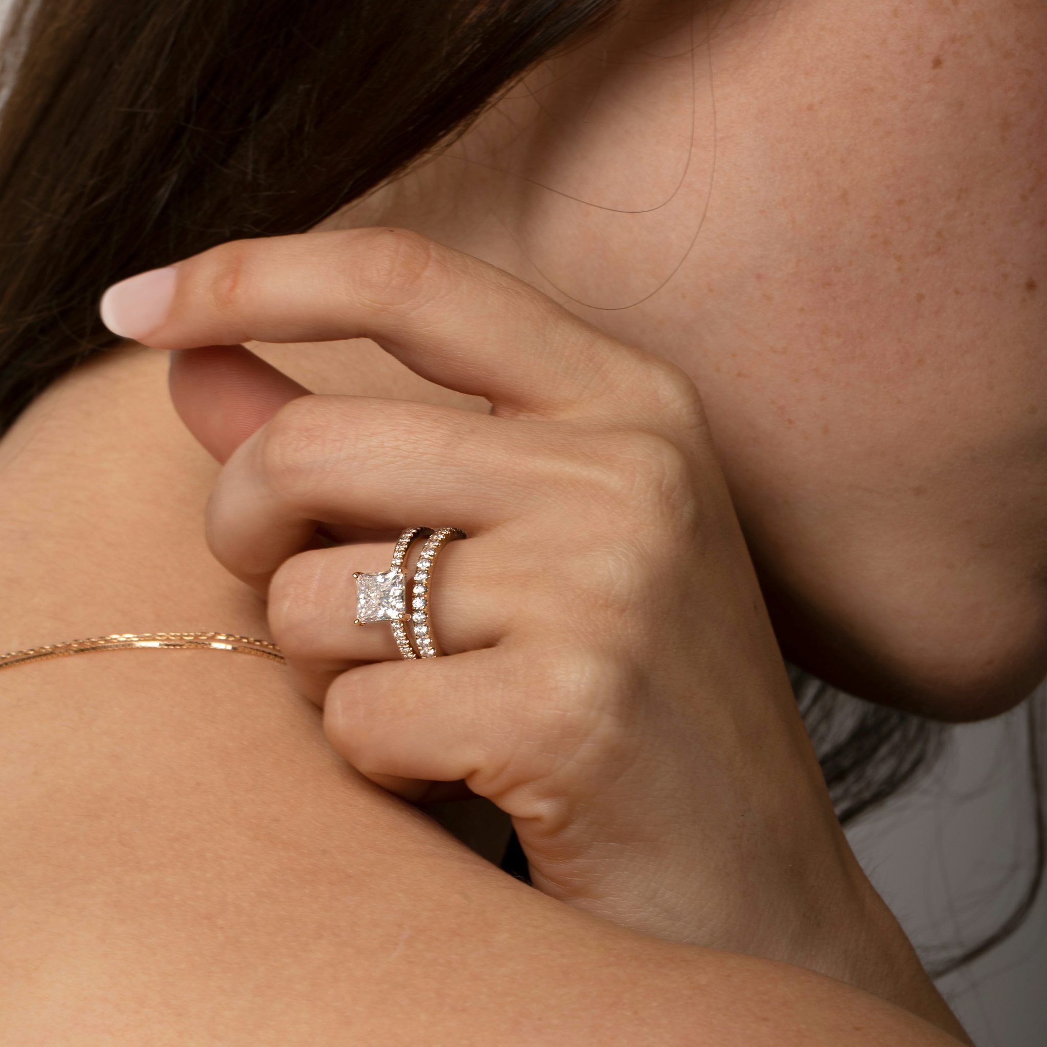 The Signature | Princess | 18k | White Gold | bandAccent: Pavé | bandWidth: standard | hiddenHalo: no | diamondOrientation: vertical | caratWeight: other