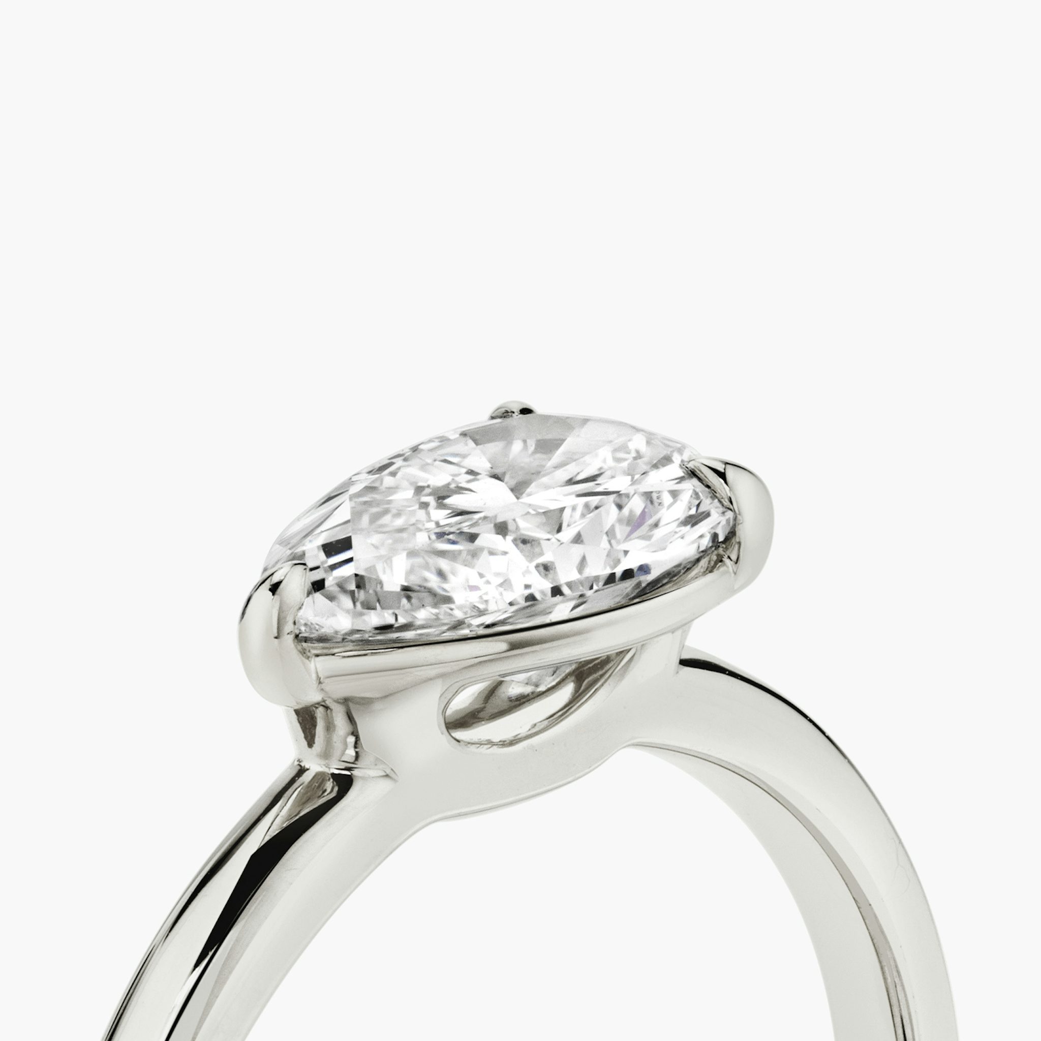 The Signature | Pear | 18k | White Gold | bandAccent: Plain | bandWidth: standard | diamondOrientation: horizontal | hiddenHalo: no | caratWeight: other