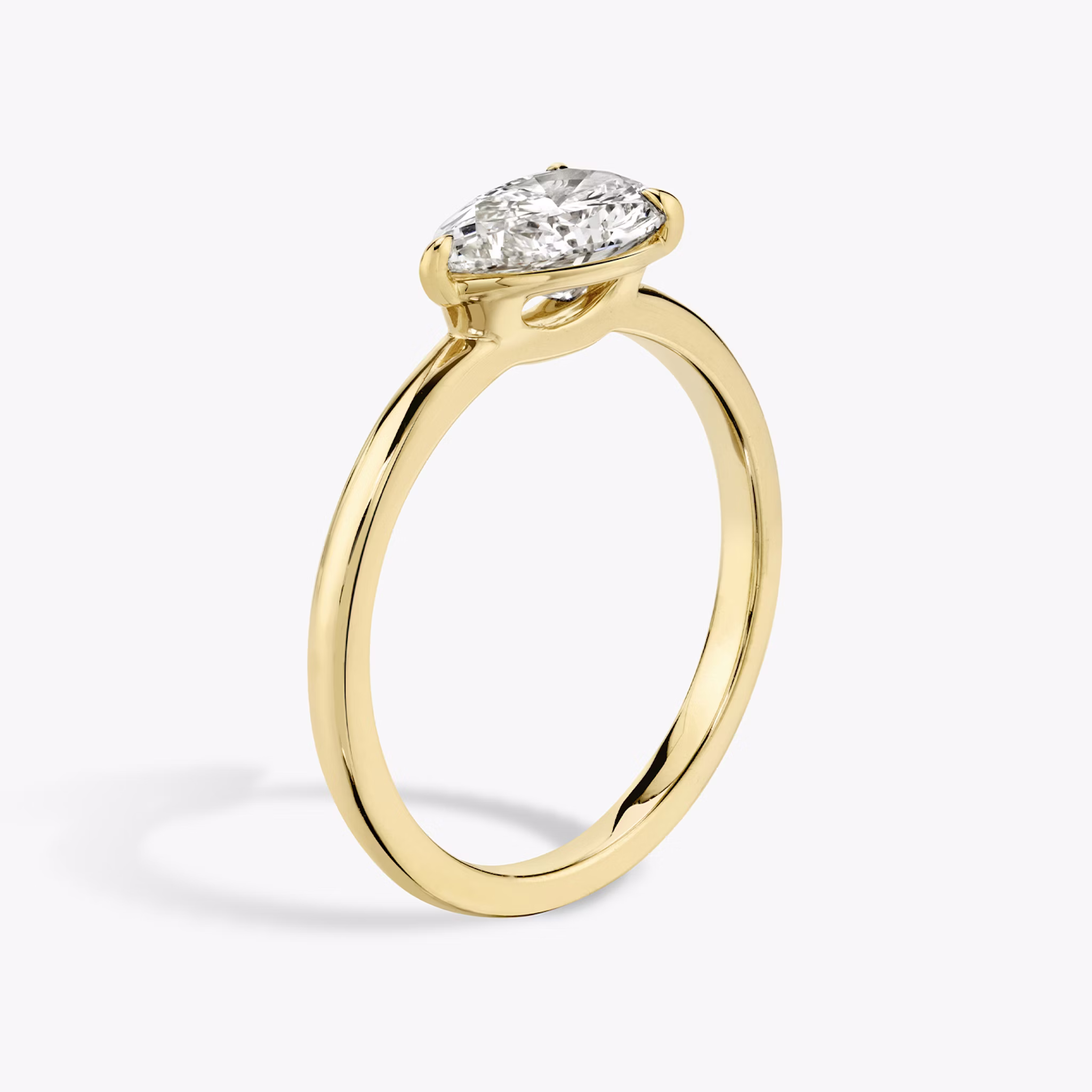 The Signature | Pear | 18k | Yellow Gold | bandAccent: Plain | bandWidth: standard | diamondOrientation: horizontal | hiddenHalo: no | caratWeight: other