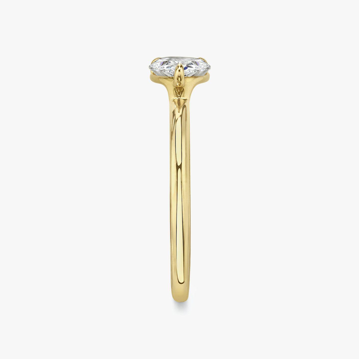 The Signature | Pear | 18k | Yellow Gold | bandAccent: Plain | bandWidth: standard | diamondOrientation: horizontal | hiddenHalo: no | caratWeight: other