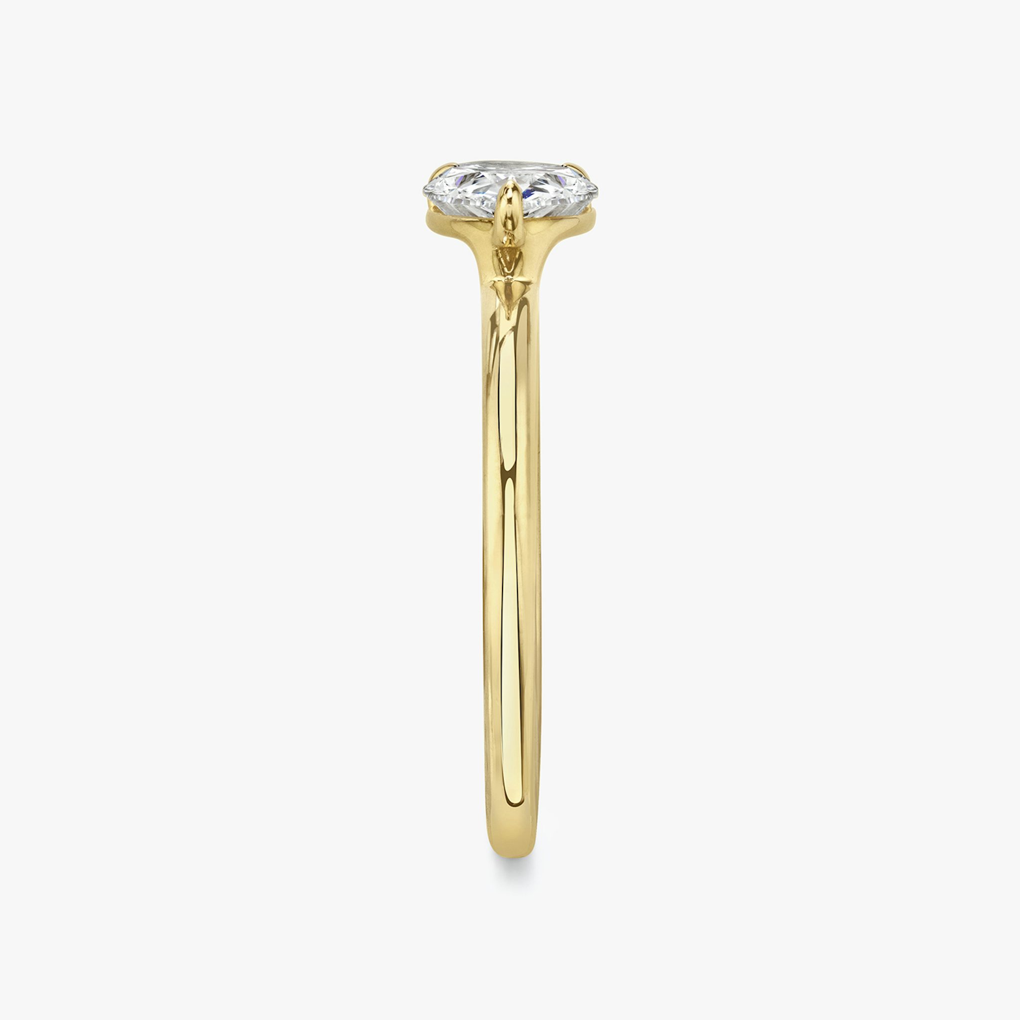 The Signature | Pear | 18k | Yellow Gold | bandAccent: Plain | bandWidth: standard | diamondOrientation: horizontal | hiddenHalo: no | caratWeight: other