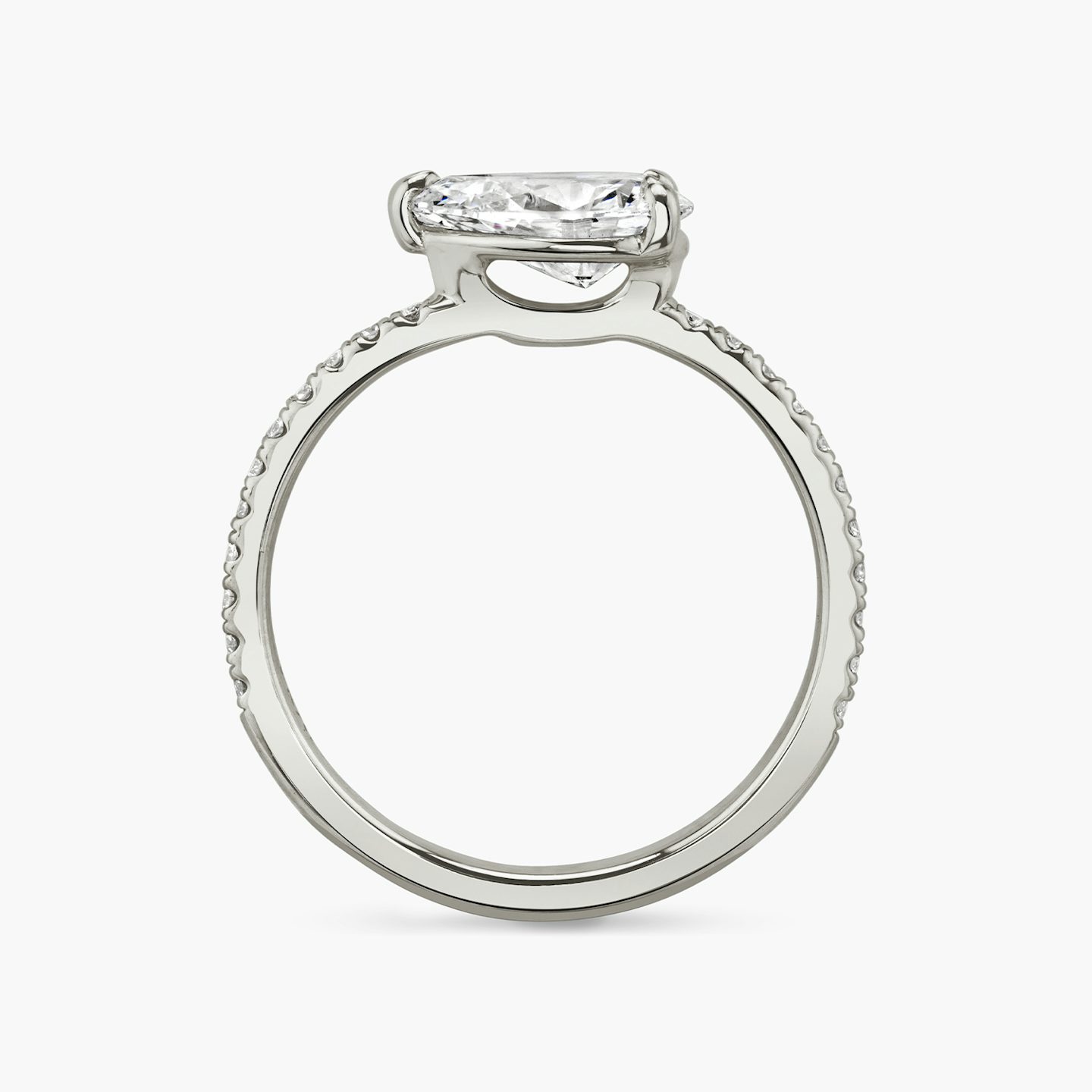 Anillo de compromiso Signature | Pera | 18k | Oro blanco | bandAccent: Pavé | bandWidth: standard | diamondOrientation: horizontal | hiddenHalo: no | caratWeight: other