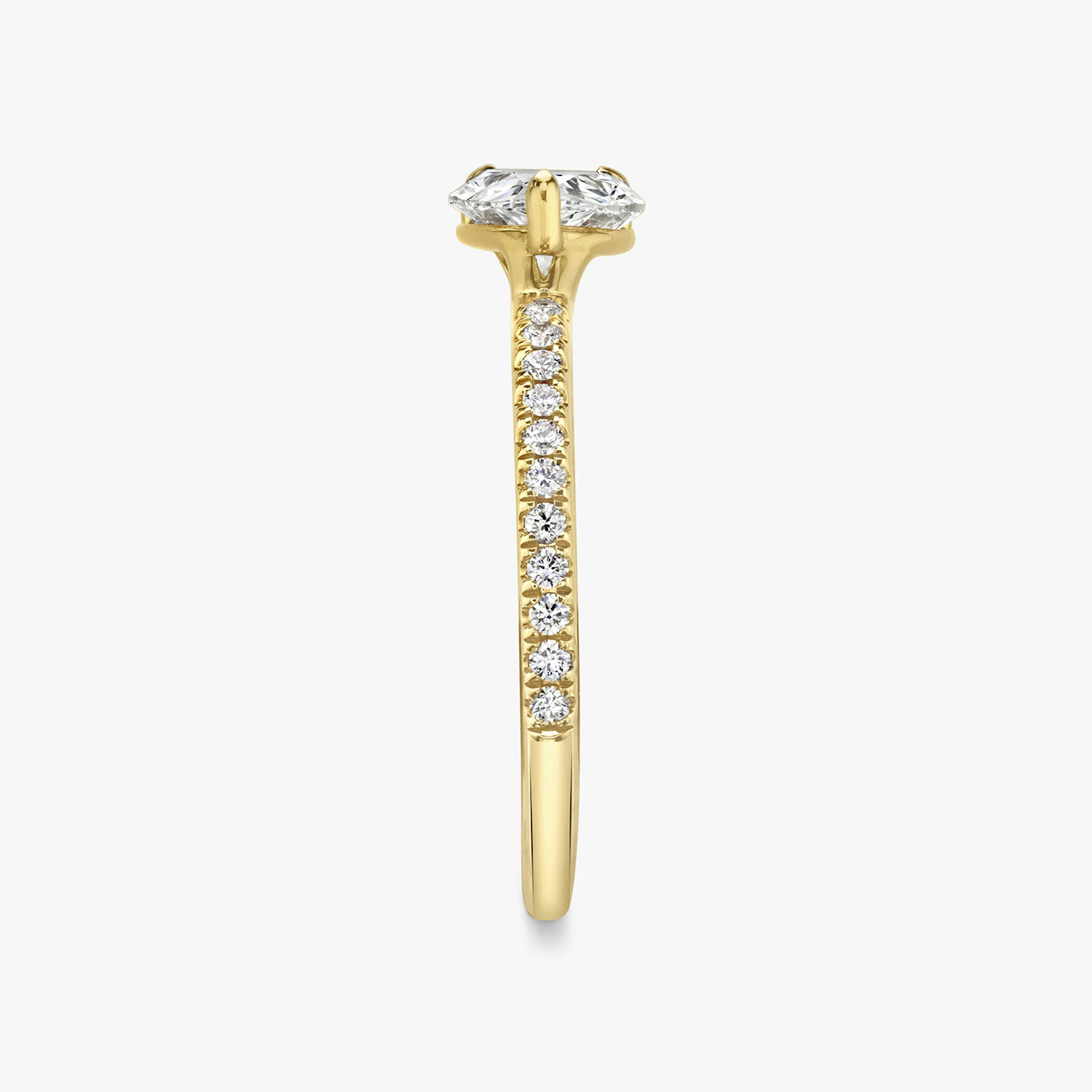 The Signature | Pear | 18k | Yellow Gold | bandAccent: Pavé | bandWidth: standard | diamondOrientation: horizontal | hiddenHalo: no | caratWeight: other