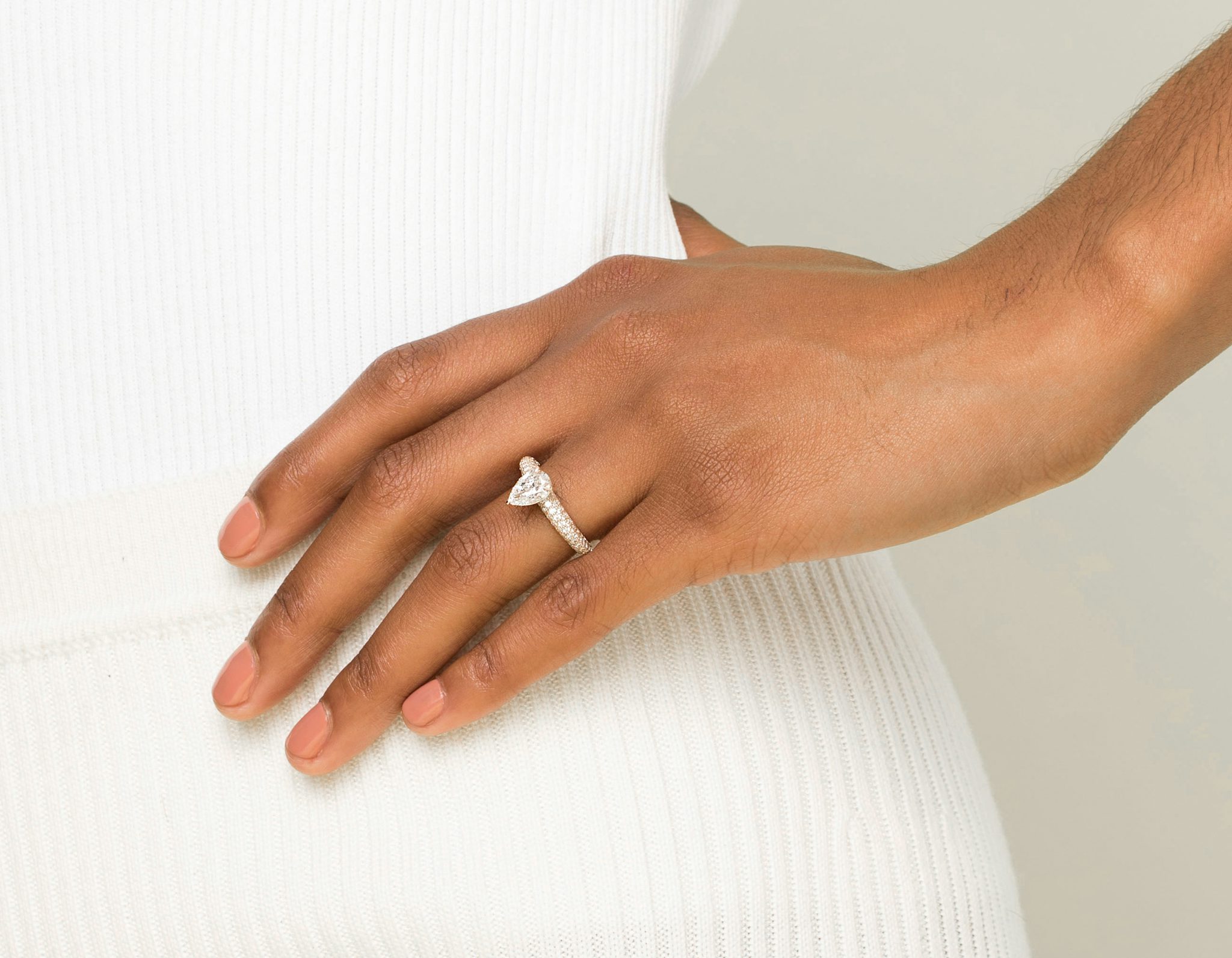 The Curator | Pear | Platinum | bandAccent: Pavé | diamondOrientation: vertical | caratWeight: other