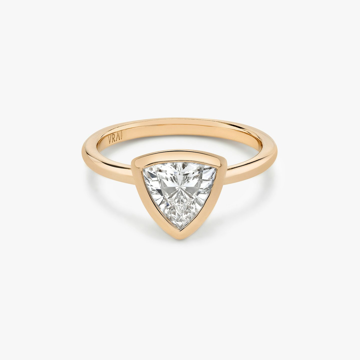 Anillo de compromiso Signature Bezel | Trillón | 14k | Oro rosa | bandAccent: Simple | diamondOrientation: vertical | caratWeight: other
