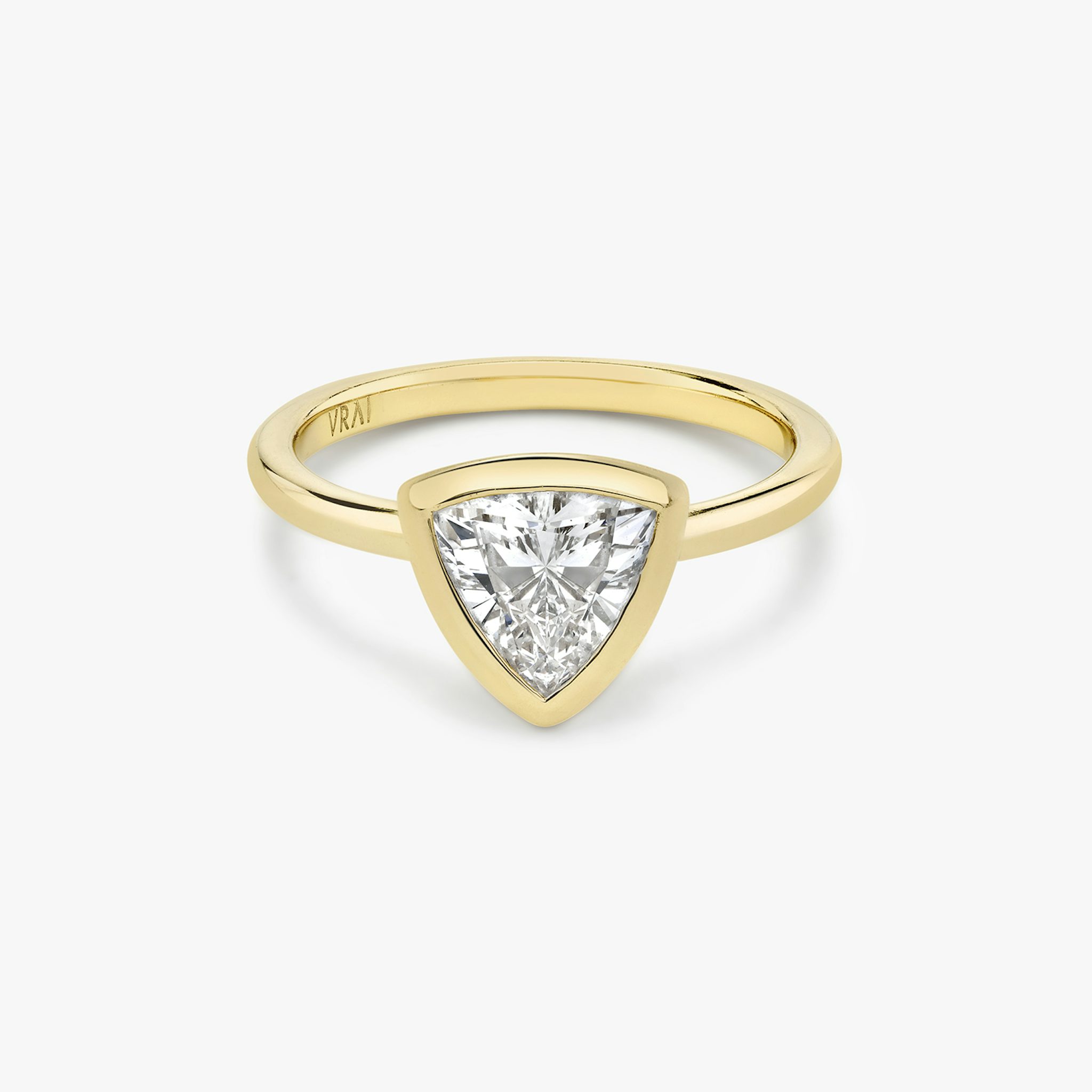 Signature Bezel | Trillant | 18k | Gelbgold | bandAccent: Ohne Pavé-Besatz | diamondOrientation: vertical | caratWeight: other