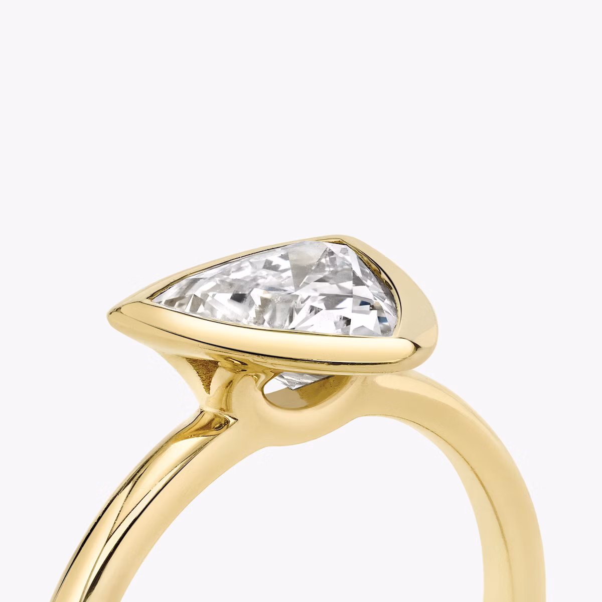 The Signature Bezel | Trillion | 18k | Yellow Gold | bandAccent: Plain | diamondOrientation: horizontal | caratWeight: other