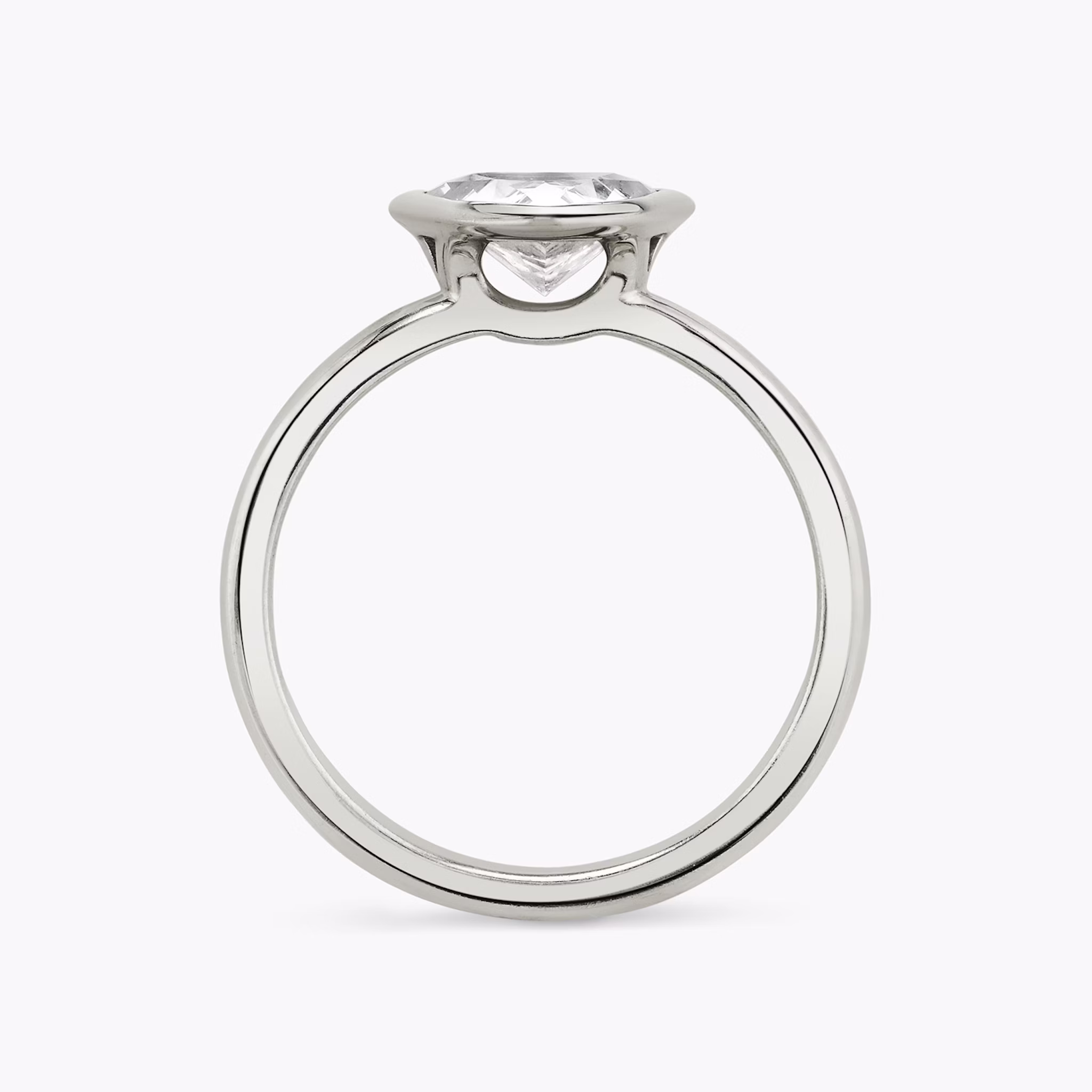 Signature Bezel | Trillant | 18k | Weißgold | bandAccent: Ohne Pavé-Besatz | diamondOrientation: vertical | caratWeight: other