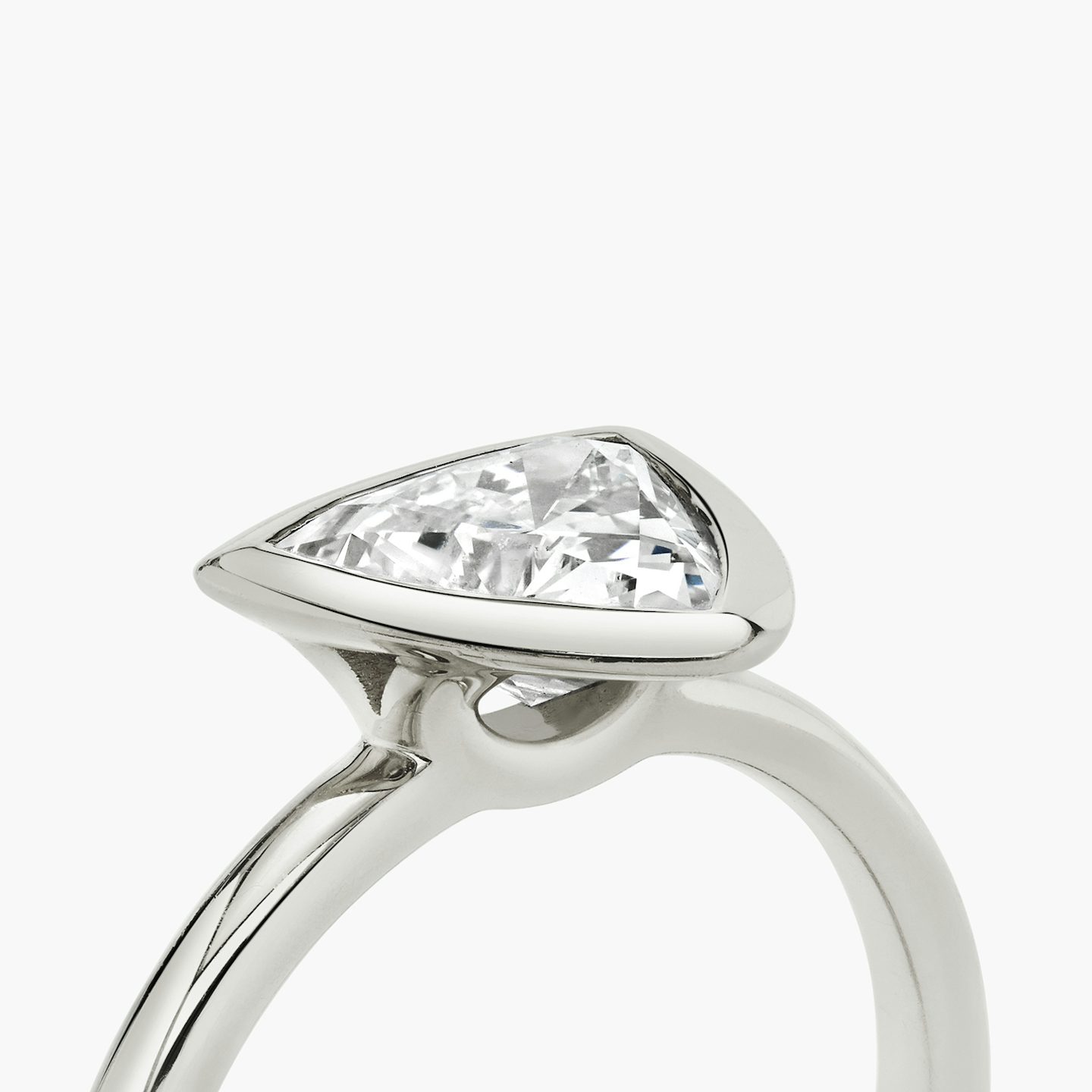 The Signature Bezel | Trillion | Platinum | bandAccent: Plain | diamondOrientation: vertical | caratWeight: other