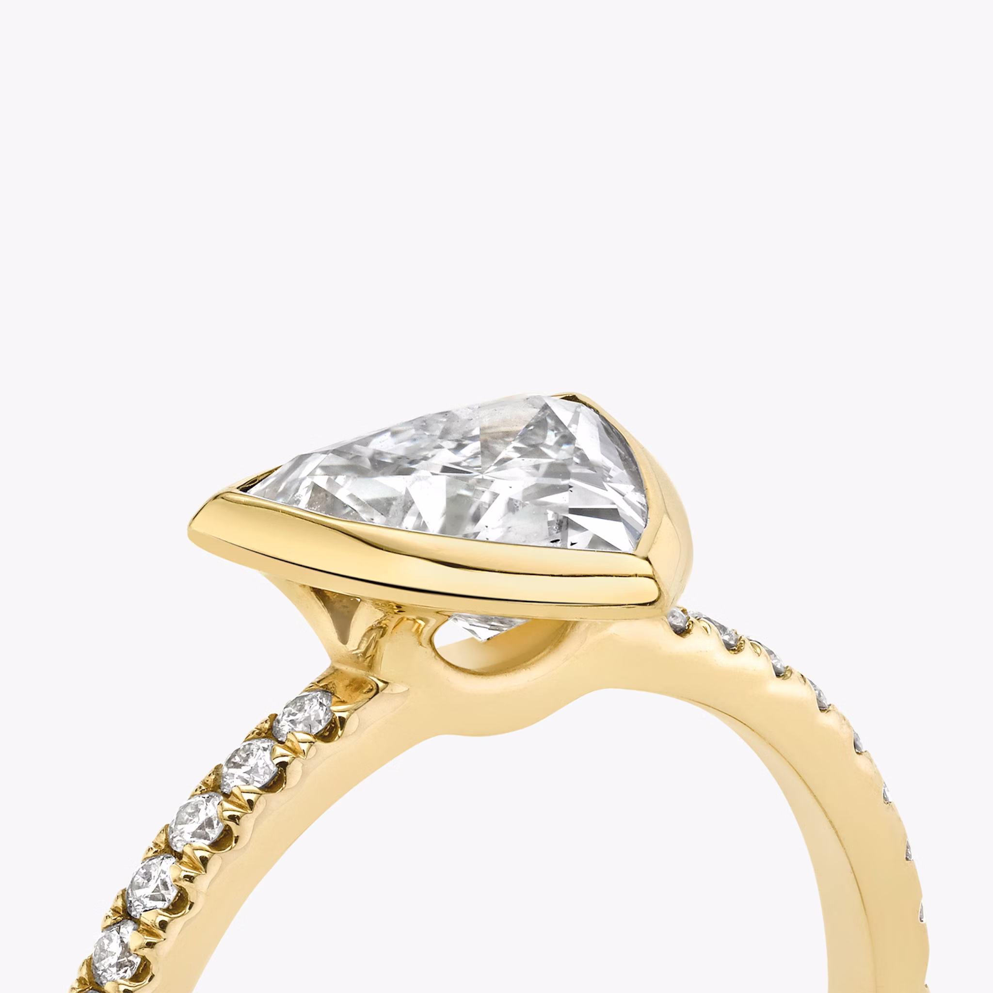 The Signature Bezel | Trillion | 18k | Yellow Gold | bandAccent: Pavé | diamondOrientation: horizontal | caratWeight: other
