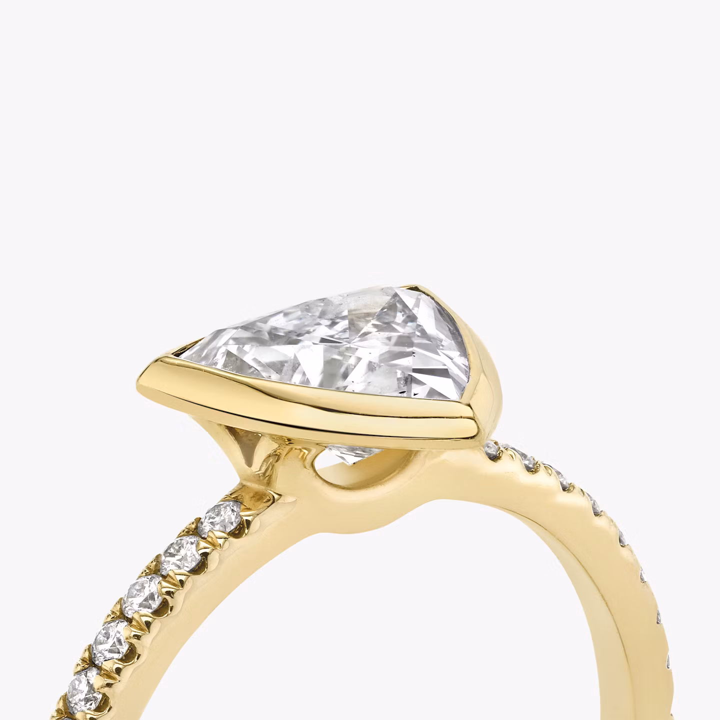 The Signature Bezel | Trillion | 18k | Yellow Gold | bandAccent: Pavé | diamondOrientation: vertical | caratWeight: other