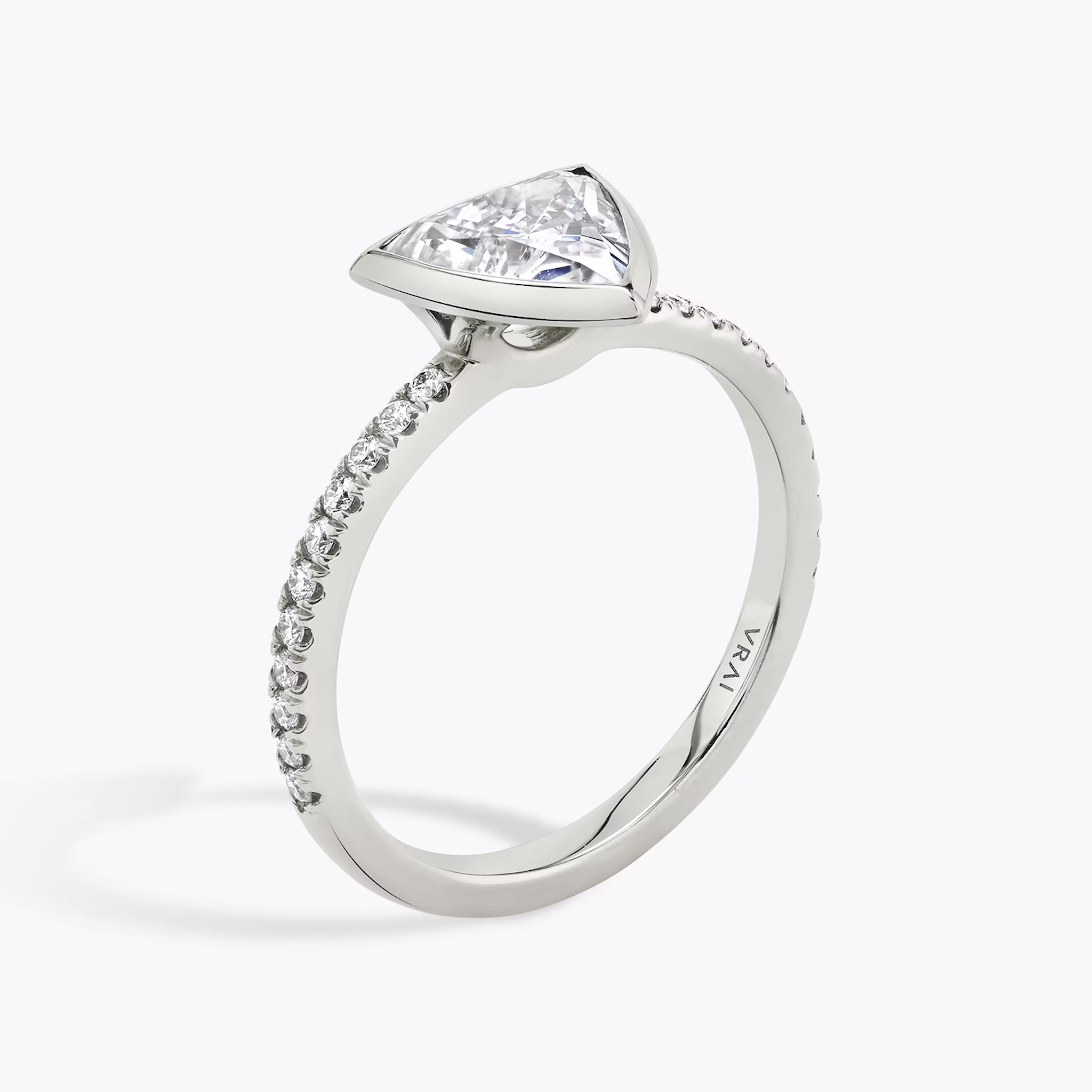 The Signature Bezel | Trillion | Platinum | bandAccent: Pavé | diamondOrientation: horizontal | caratWeight: other