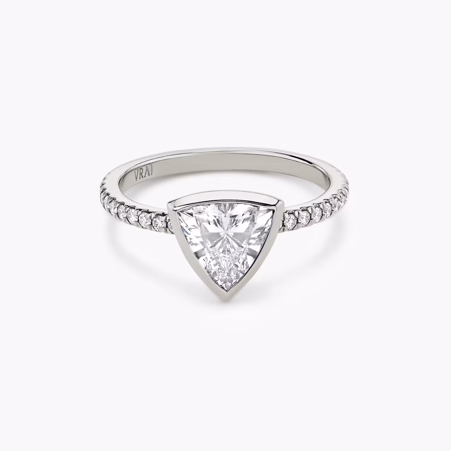 The Signature Bezel | Trillion | Platinum | bandAccent: Pavé | diamondOrientation: horizontal | caratWeight: other