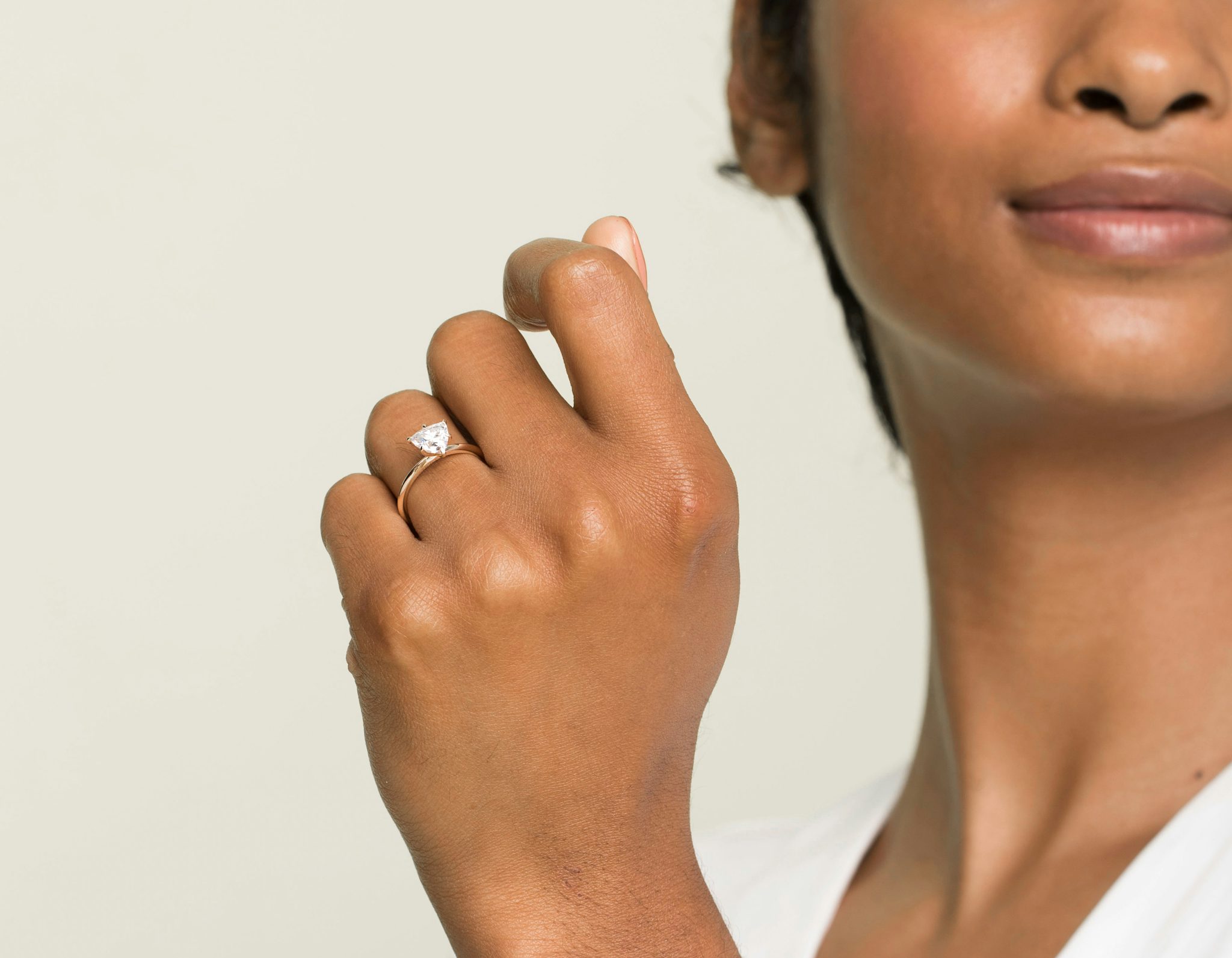 The Knife-Edge | Trillion | 18k | White Gold | bandAccent: Plain | hiddenHalo: no | diamondOrientation: vertical | caratWeight: other