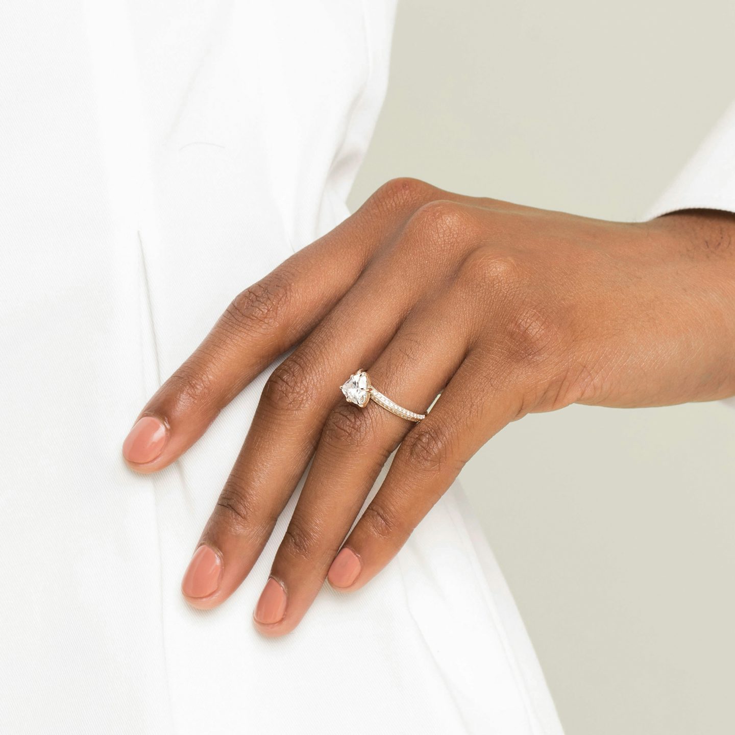 The Knife-Edge | Trillion | 18k | Yellow Gold | bandAccent: Pavé | hiddenHalo: no | diamondOrientation: vertical | caratWeight: other