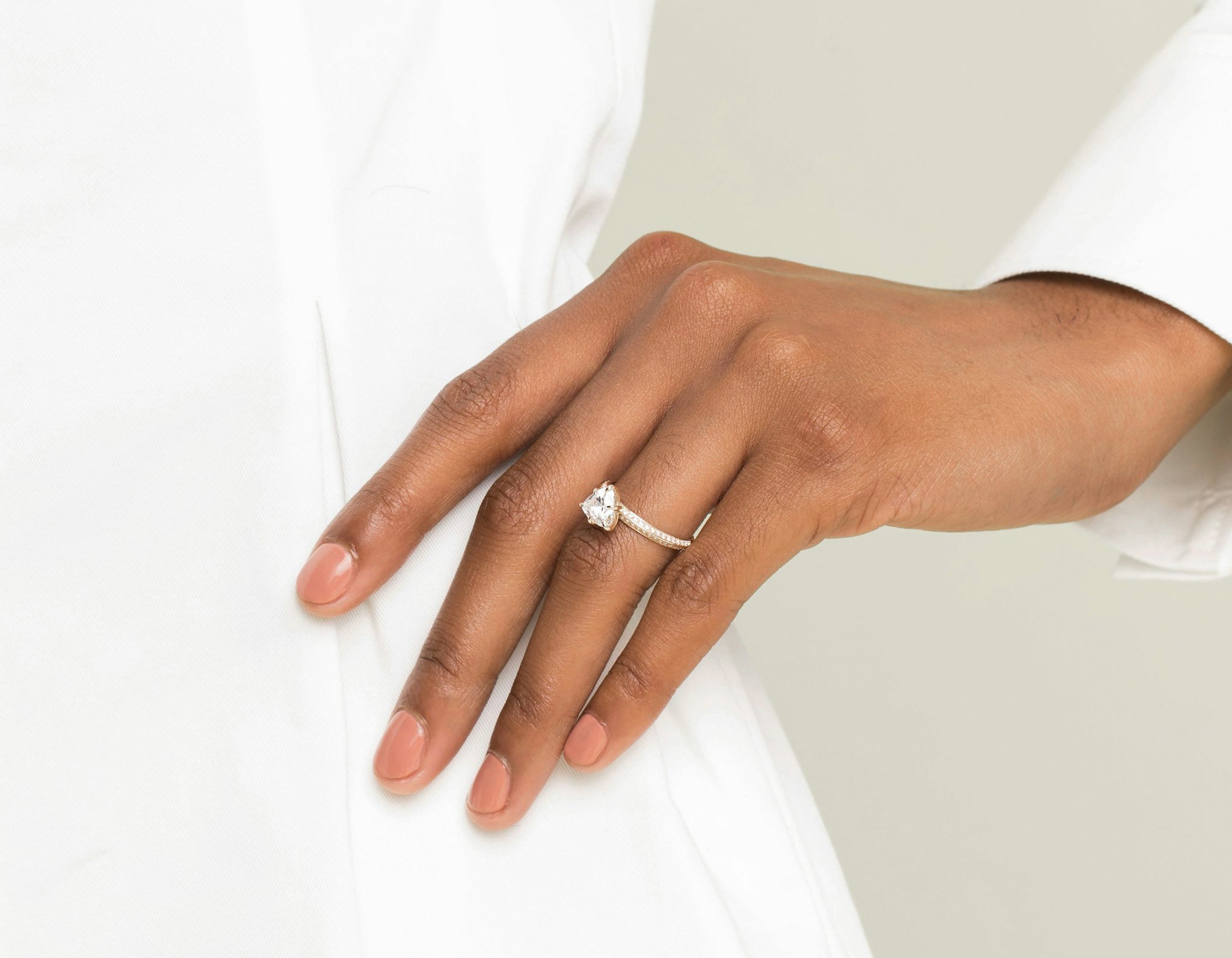 The Knife-Edge | Trillion | 18k | Yellow Gold | bandAccent: Pavé | hiddenHalo: no | diamondOrientation: vertical | caratWeight: other