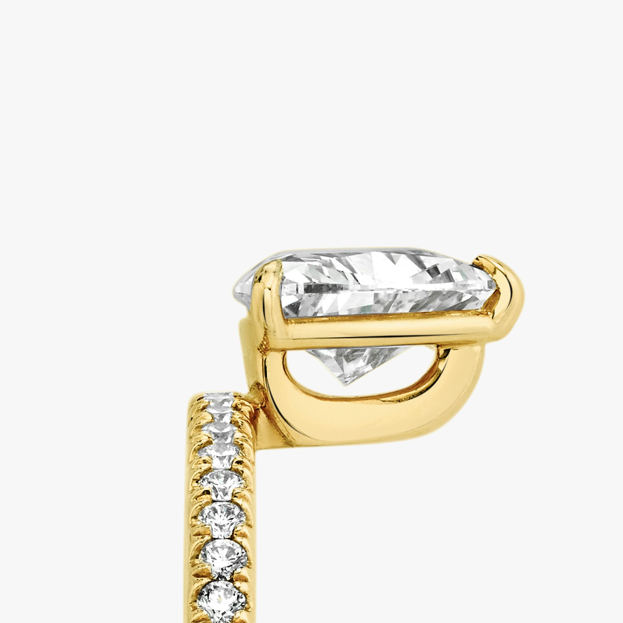 The Hover | Trillion | 18k | Yellow Gold | bandAccent: Pavé | diamondOrientation: vertical | caratWeight: other